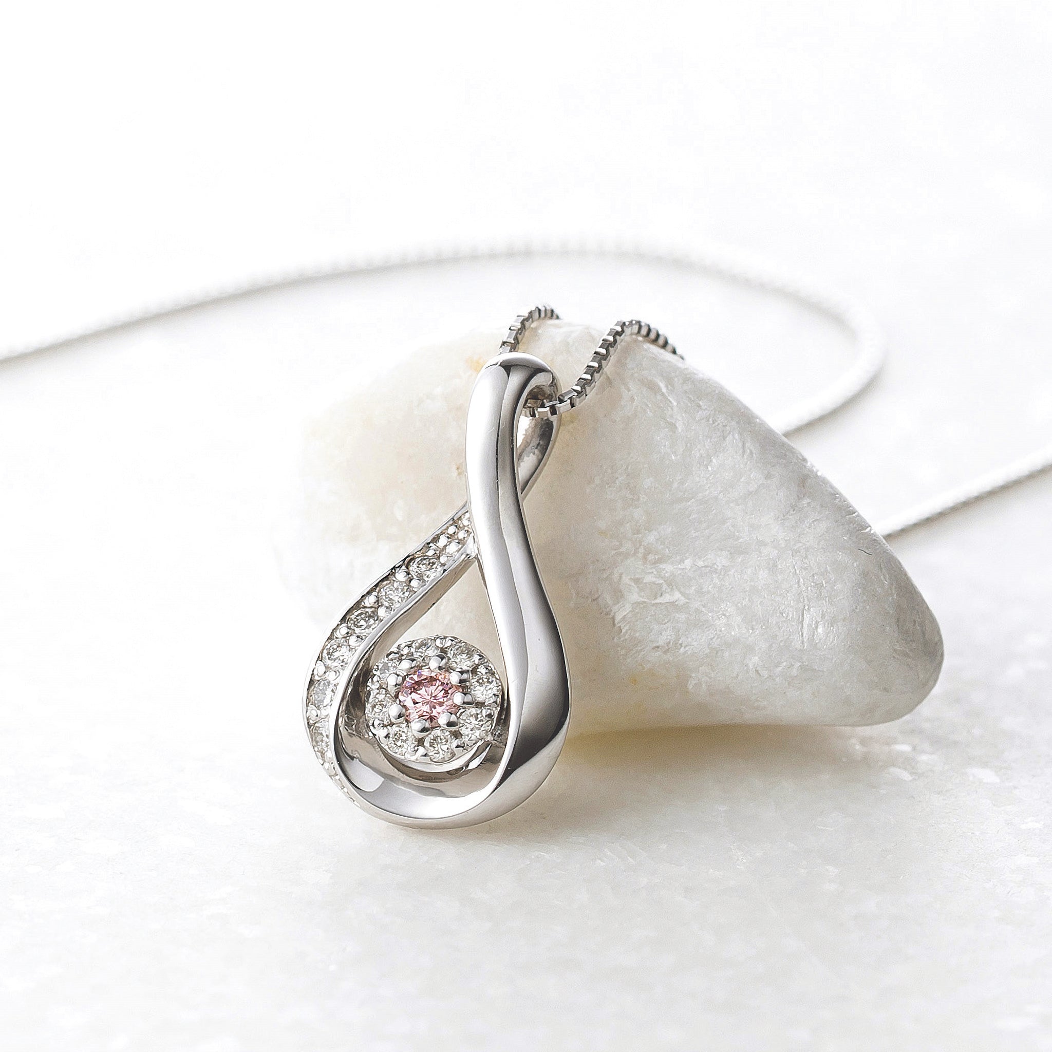 【限定2点】ピンクダイヤモンド/ダイヤモンド プラチナネックレス(0.03カラット/ファンシーパープリッシュピンク/SIクラス/4月誕生石/グレーディングレポート付)《25H00401》