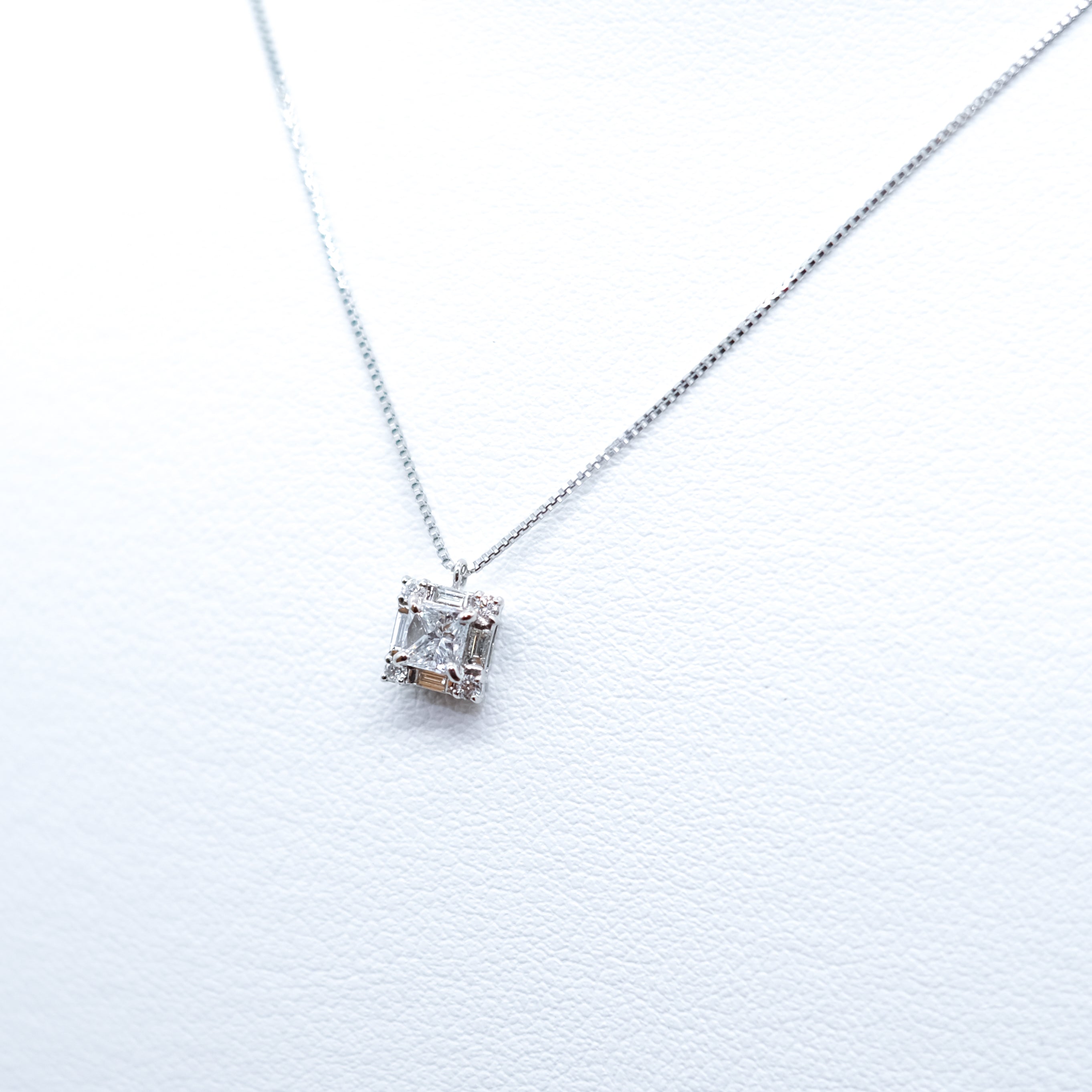 【限定3点】ダイヤモンド プラチナネックレス(0.2カラット/Dカラー/SIクラス/プリンセスカット/4月誕生石/グレーディングレポート付)《25H00403》