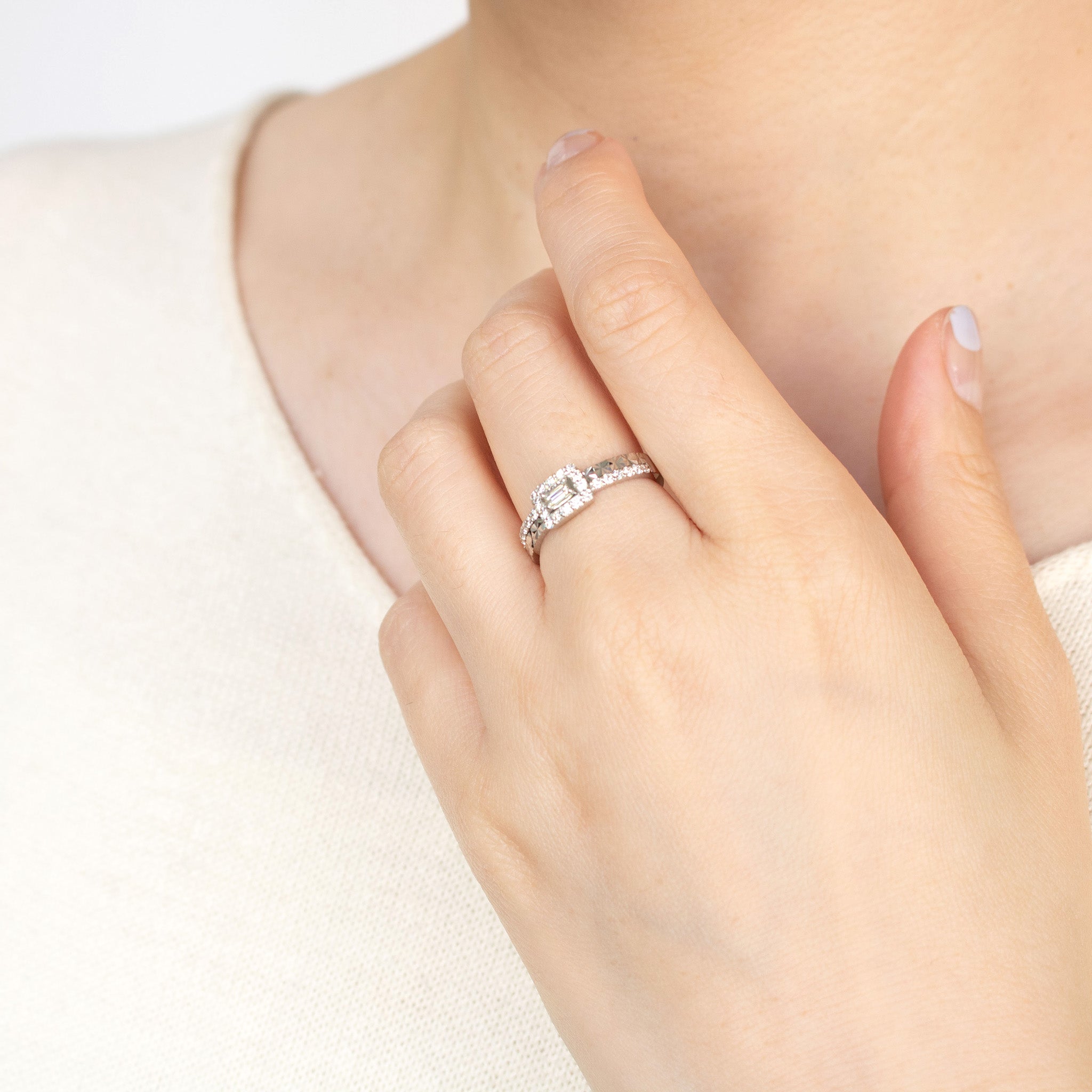 ダイヤモンド プラチナリング(バゲットカット/4月誕生石)《25H00406》