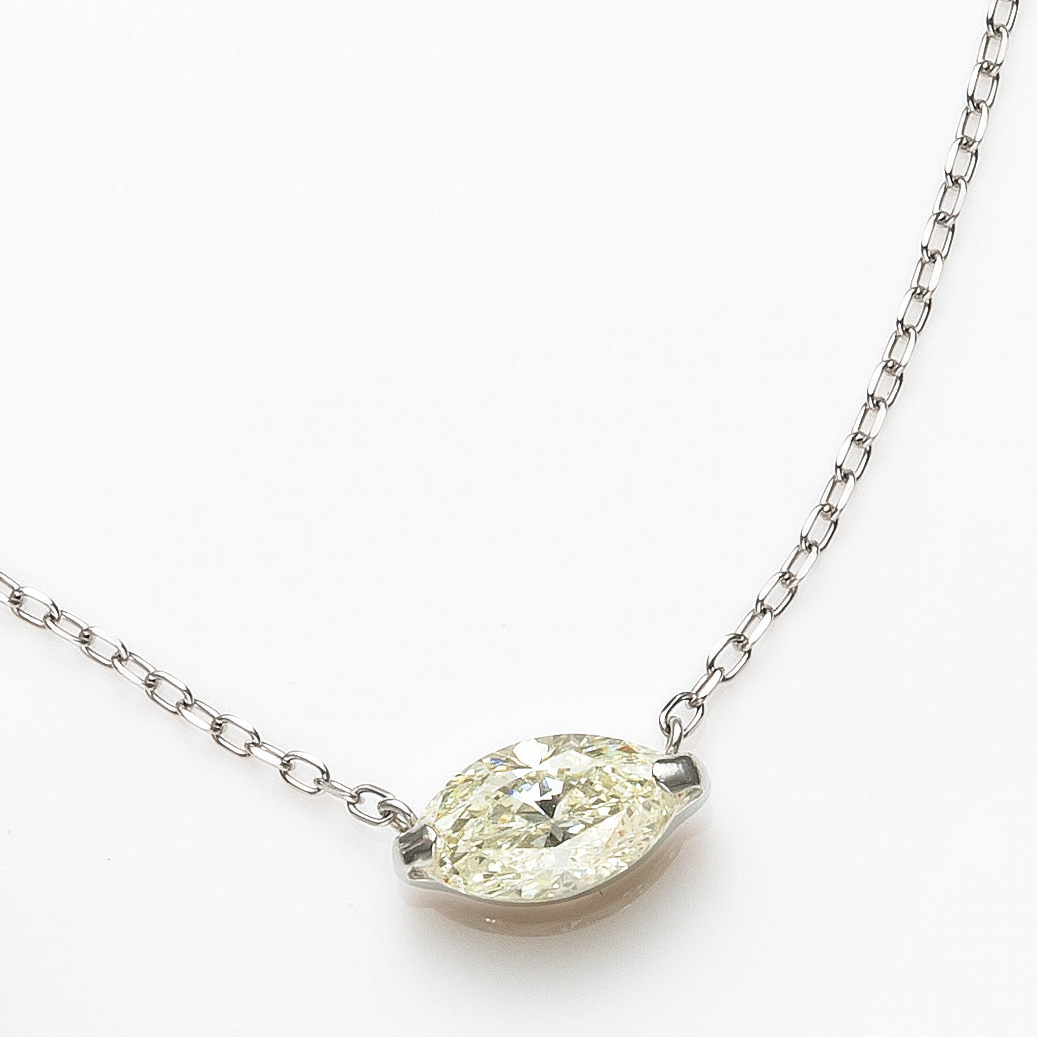 ダイヤモンド プラチナネックレス(0.5カラット/マーキス/4月誕生石)《25H00407》