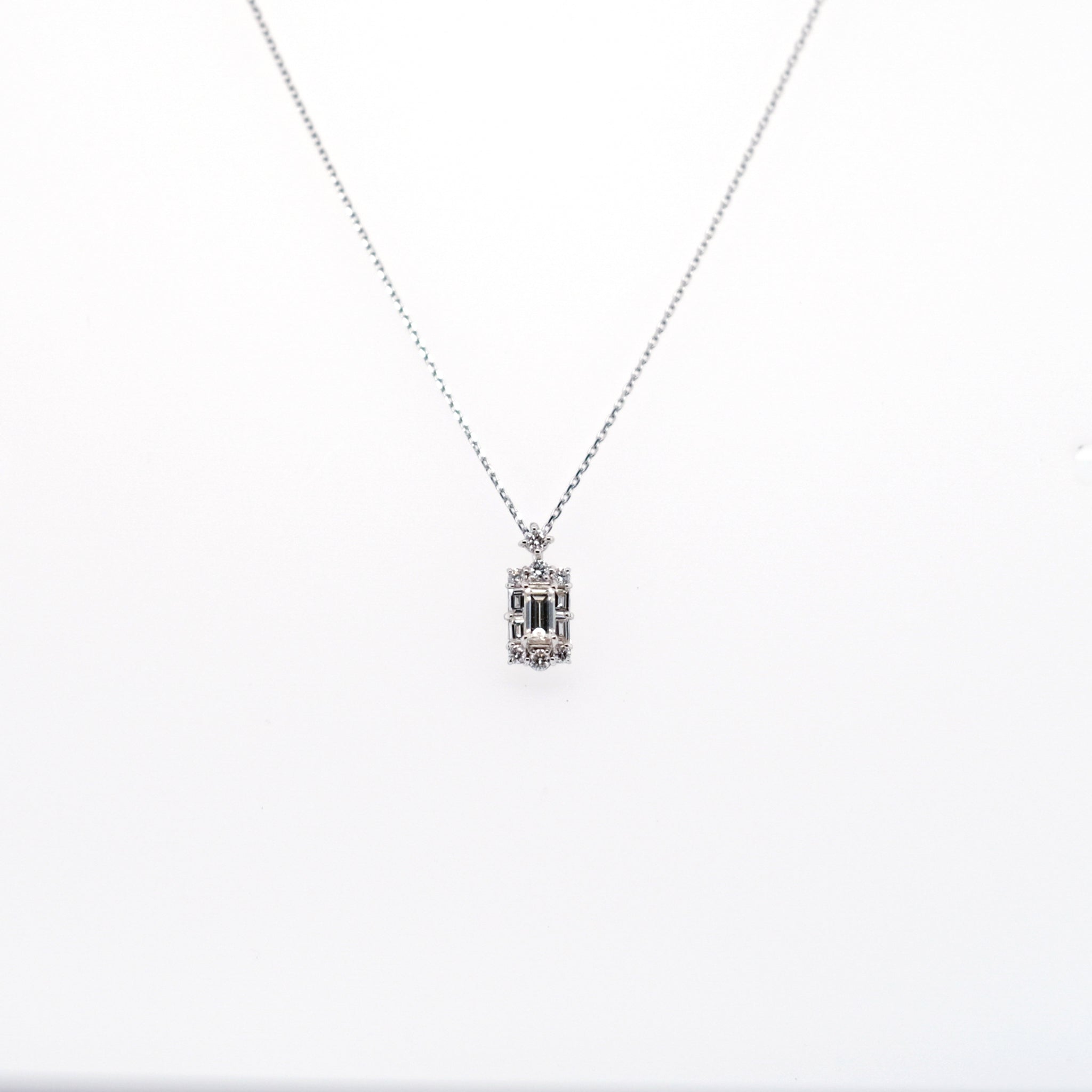 ダイヤモンド プラチナネックレス(バゲットカット/4月誕生石)《25H00408》