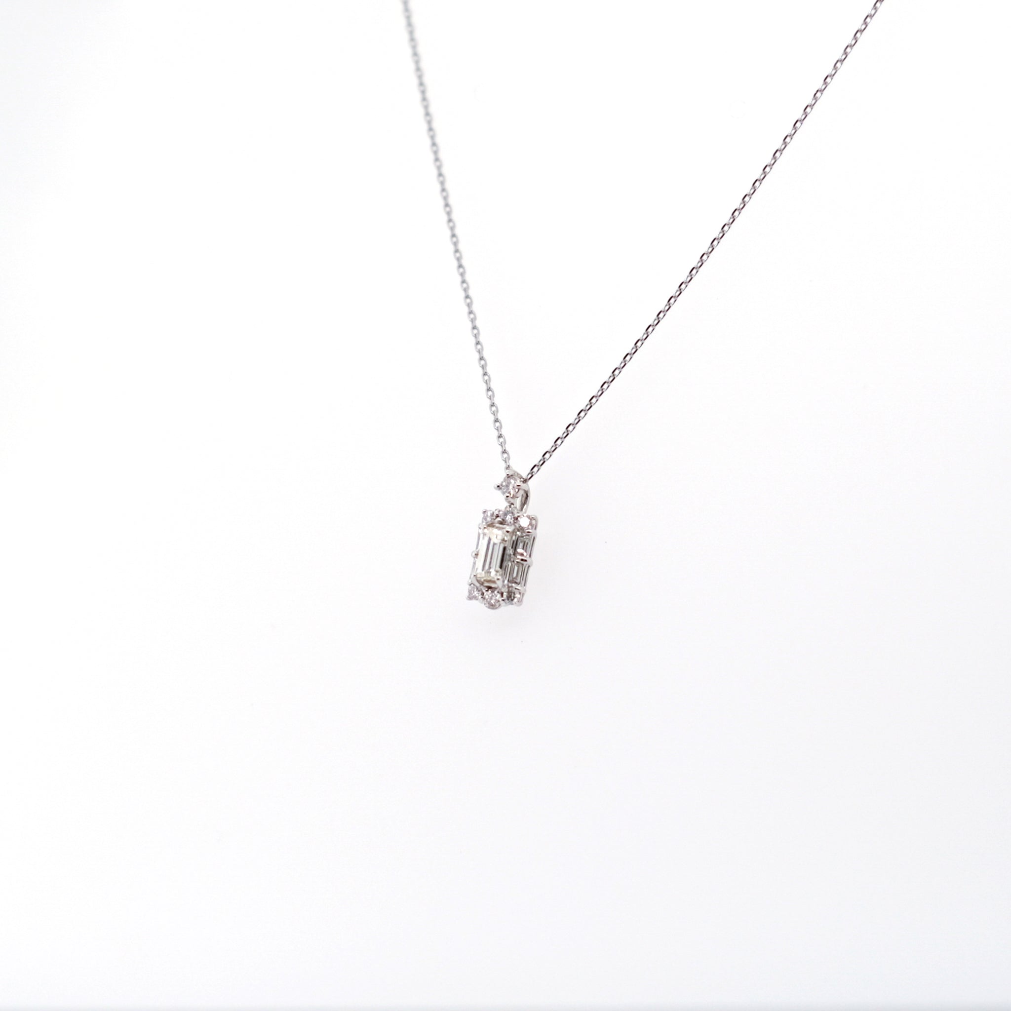 ダイヤモンド プラチナネックレス(バゲットカット/4月誕生石)《25H00408》