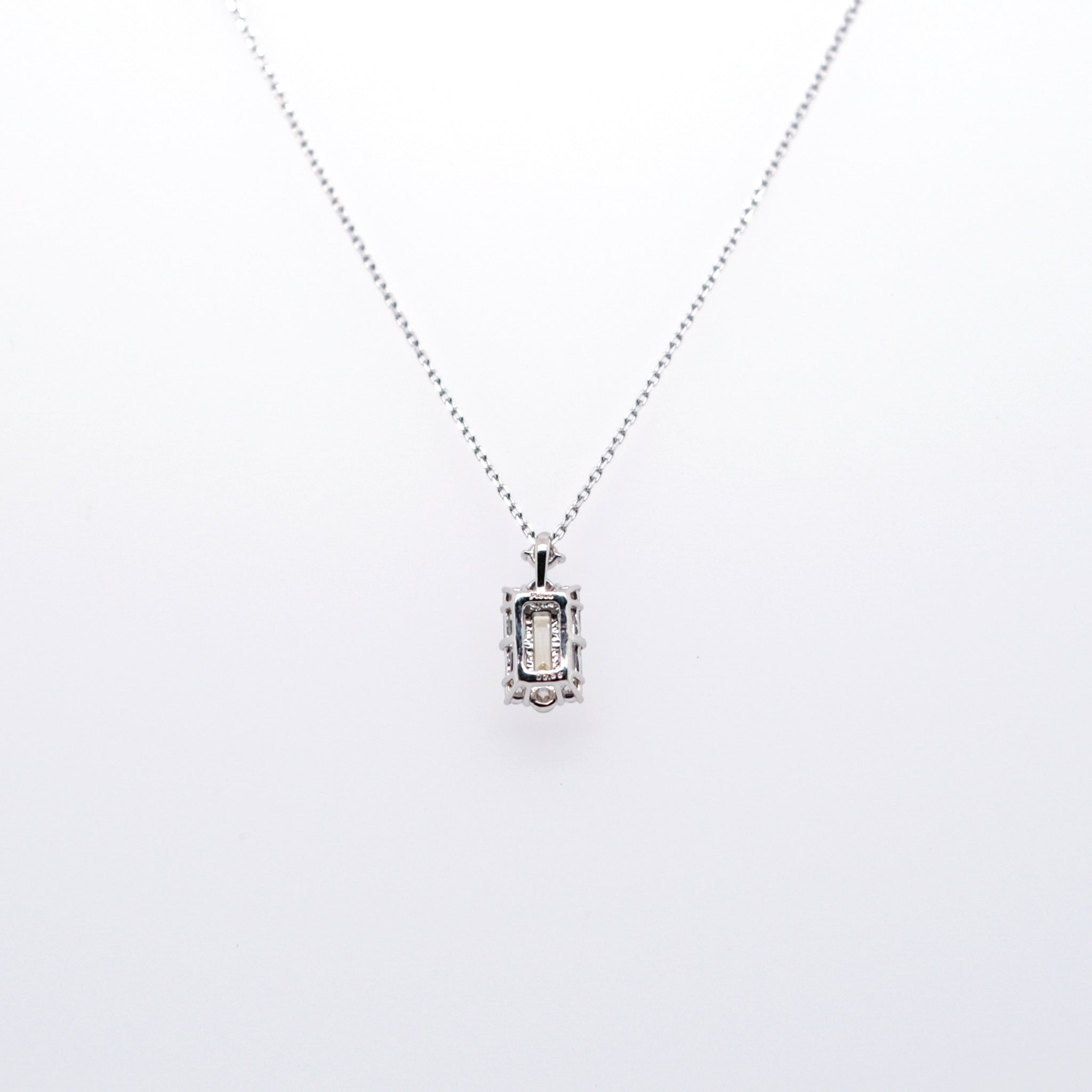 ダイヤモンド プラチナネックレス(バゲットカット/4月誕生石)《25H00408》