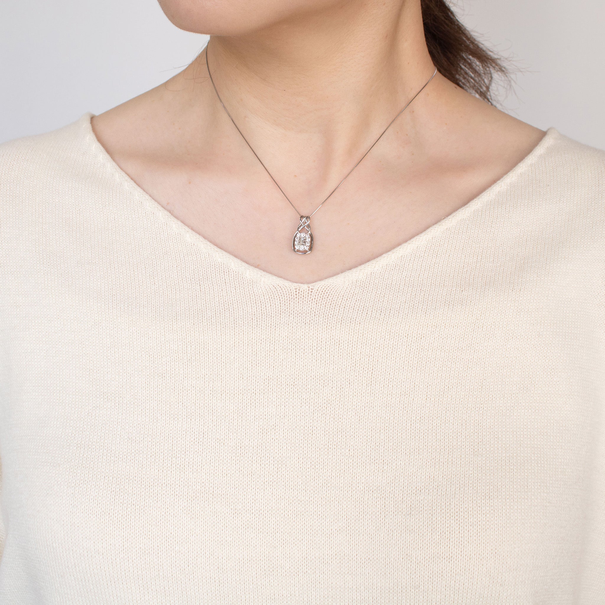 ダイヤモンド プラチナネックレス(バゲットカット/4月誕生石)《25H00409》