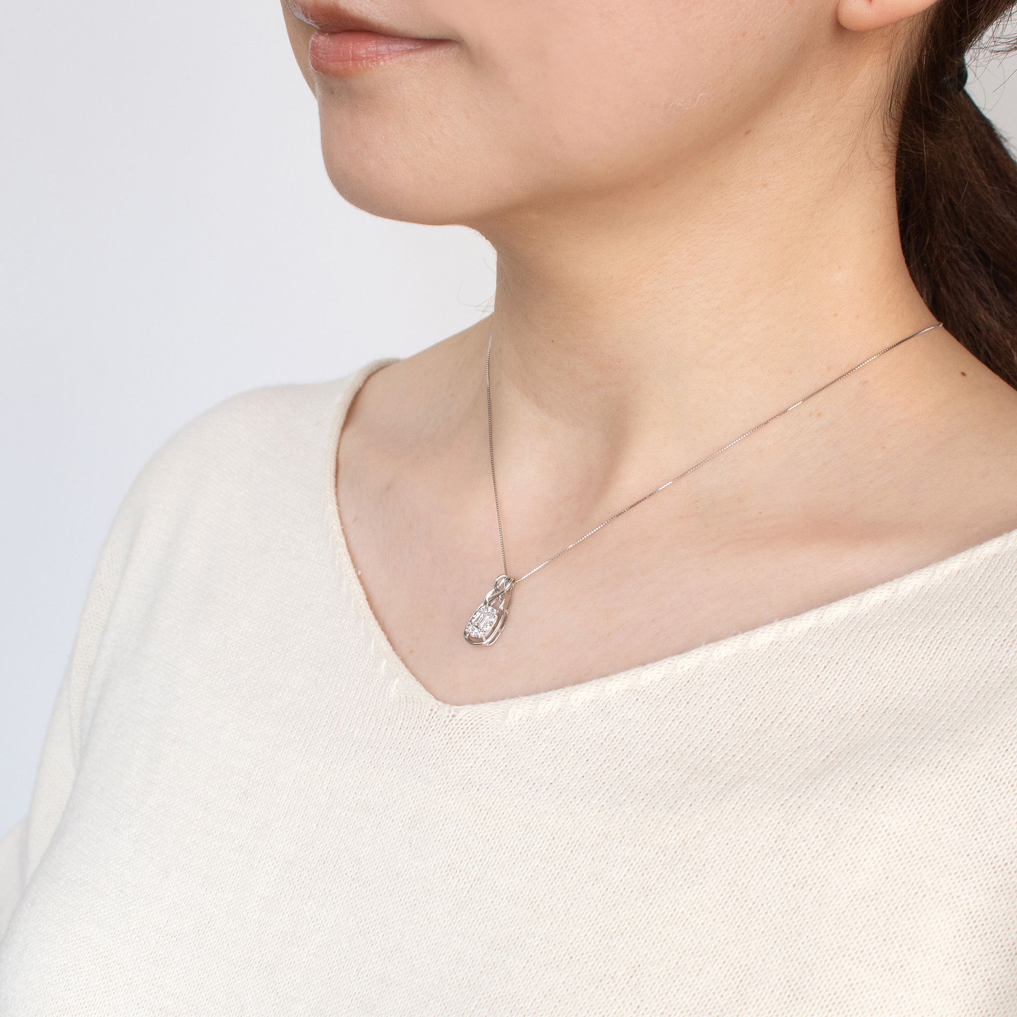 ダイヤモンド プラチナネックレス(バゲットカット/4月誕生石)《25H00409》