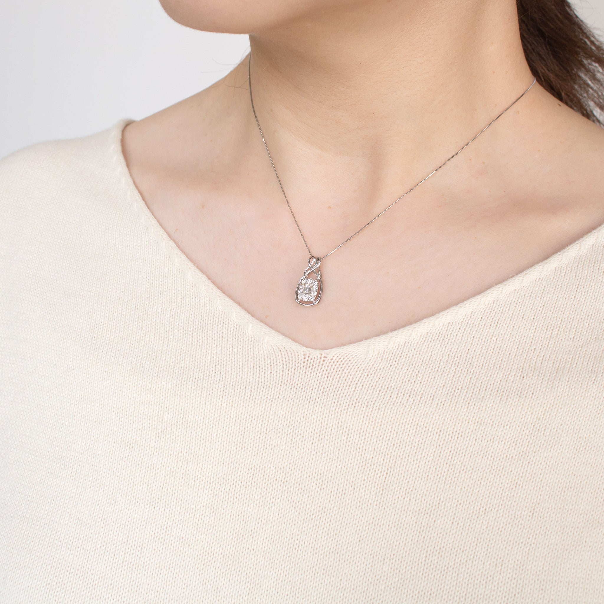 ダイヤモンド プラチナネックレス(バゲットカット/4月誕生石)《25H00409》