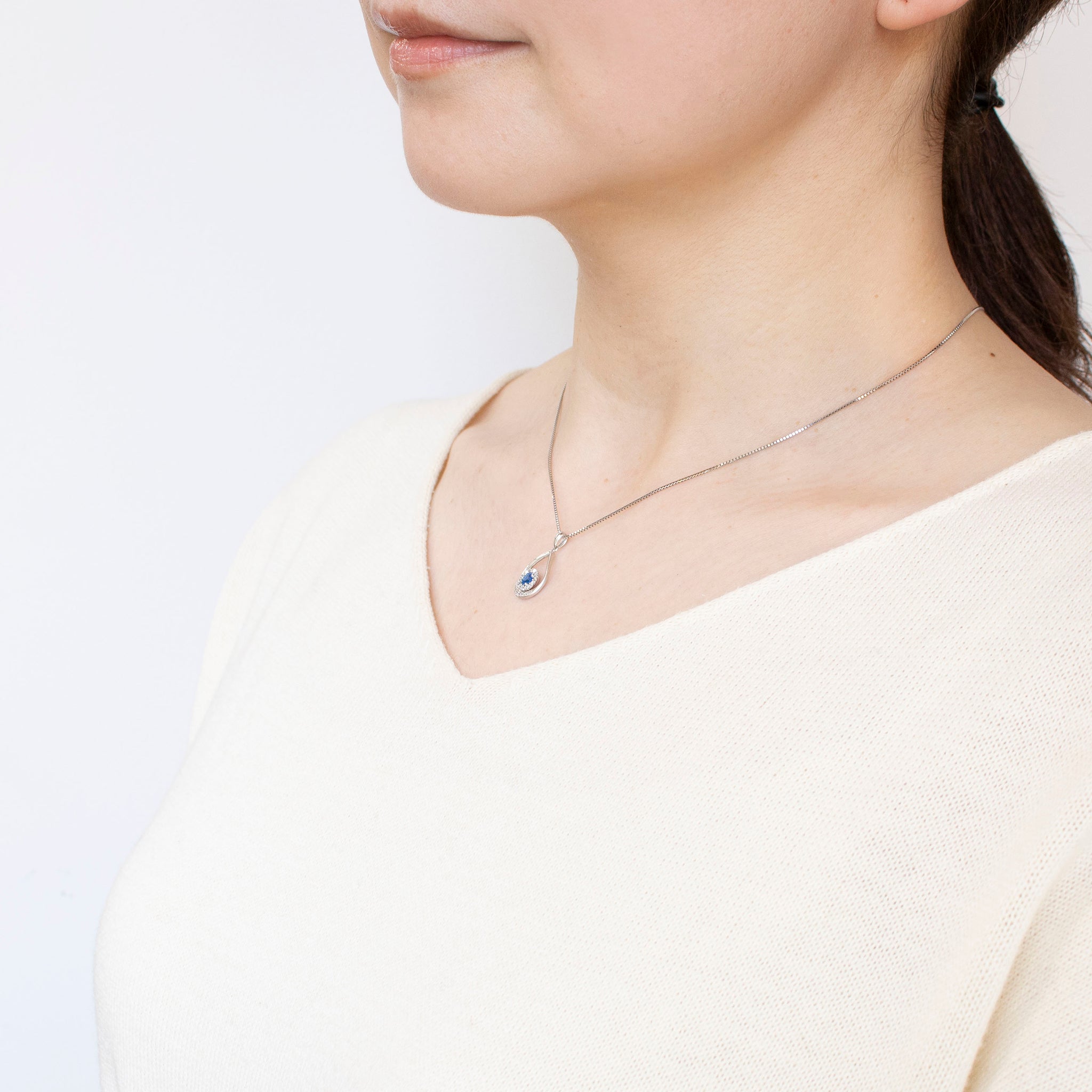 アウイナイト/ダイヤモンド プラチナネックレス(鑑別書付)《25H00501》