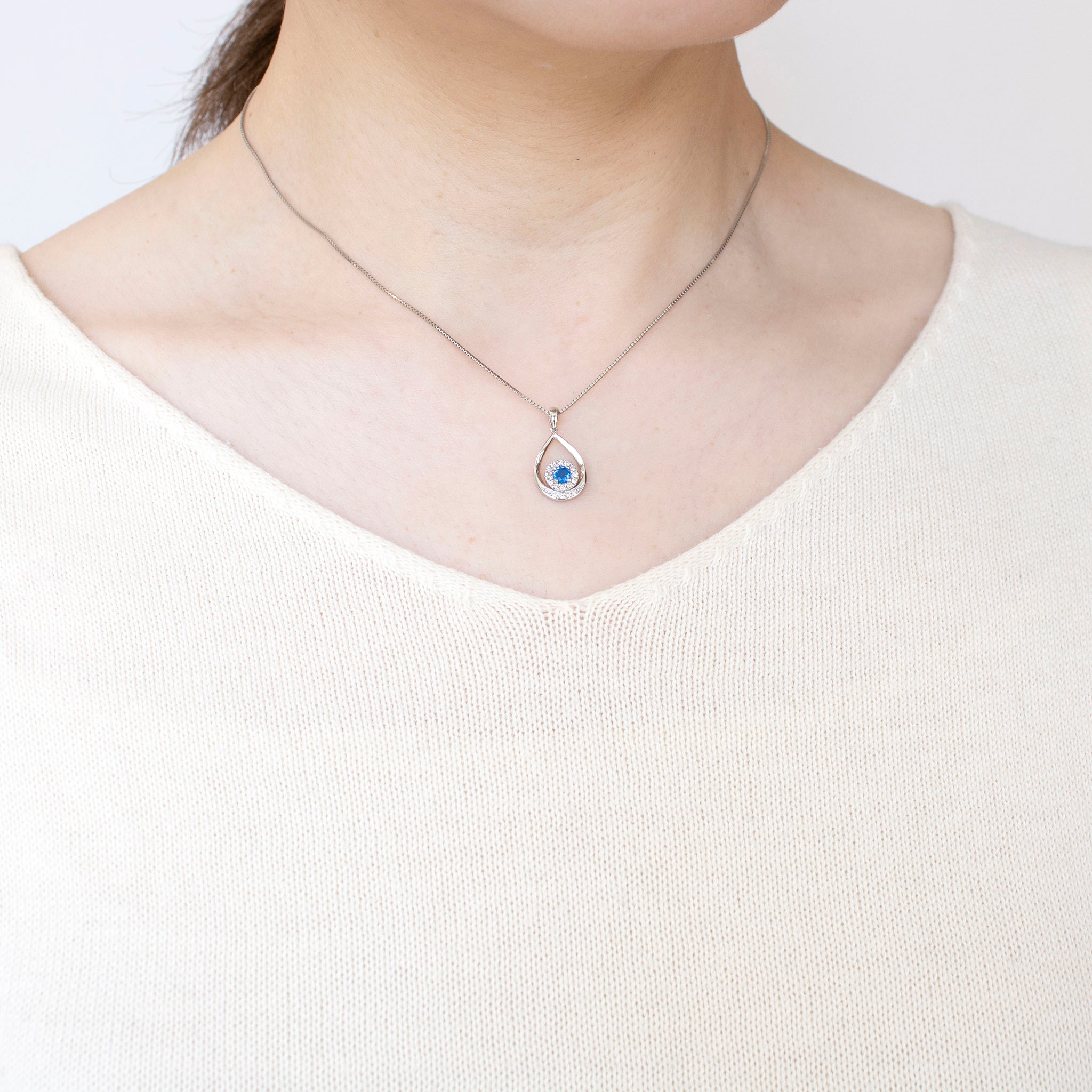 アウイナイト/ダイヤモンド プラチナネックレス(鑑別書付)《25H00501》