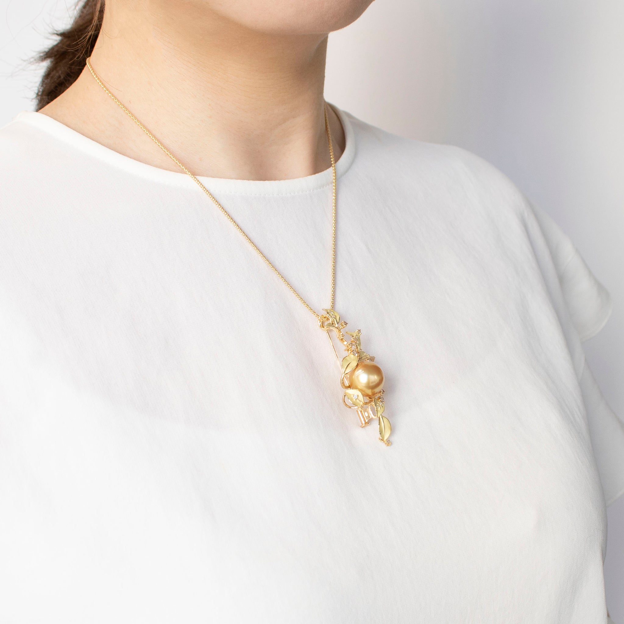 パール/ダイヤモンド K18ネックレス(白蝶真珠/13mm/リーフモチーフ/6月誕生石/鑑別書付)《25H00601》