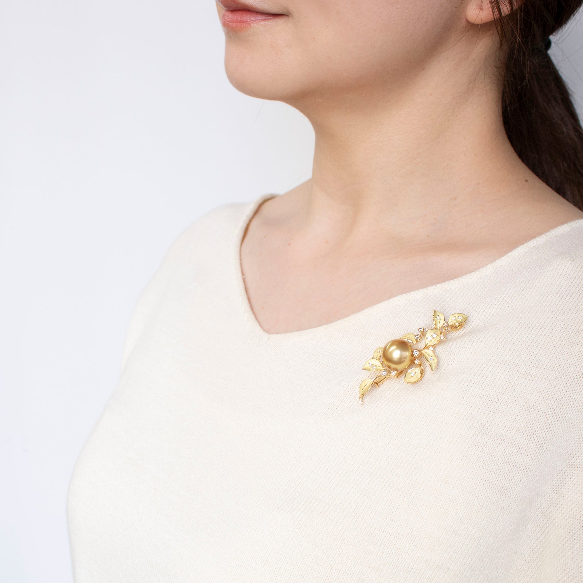 パール/ダイヤモンド K18ネックレス(白蝶真珠/13mm/リーフモチーフ/6月誕生石/鑑別書付)《25H00601》