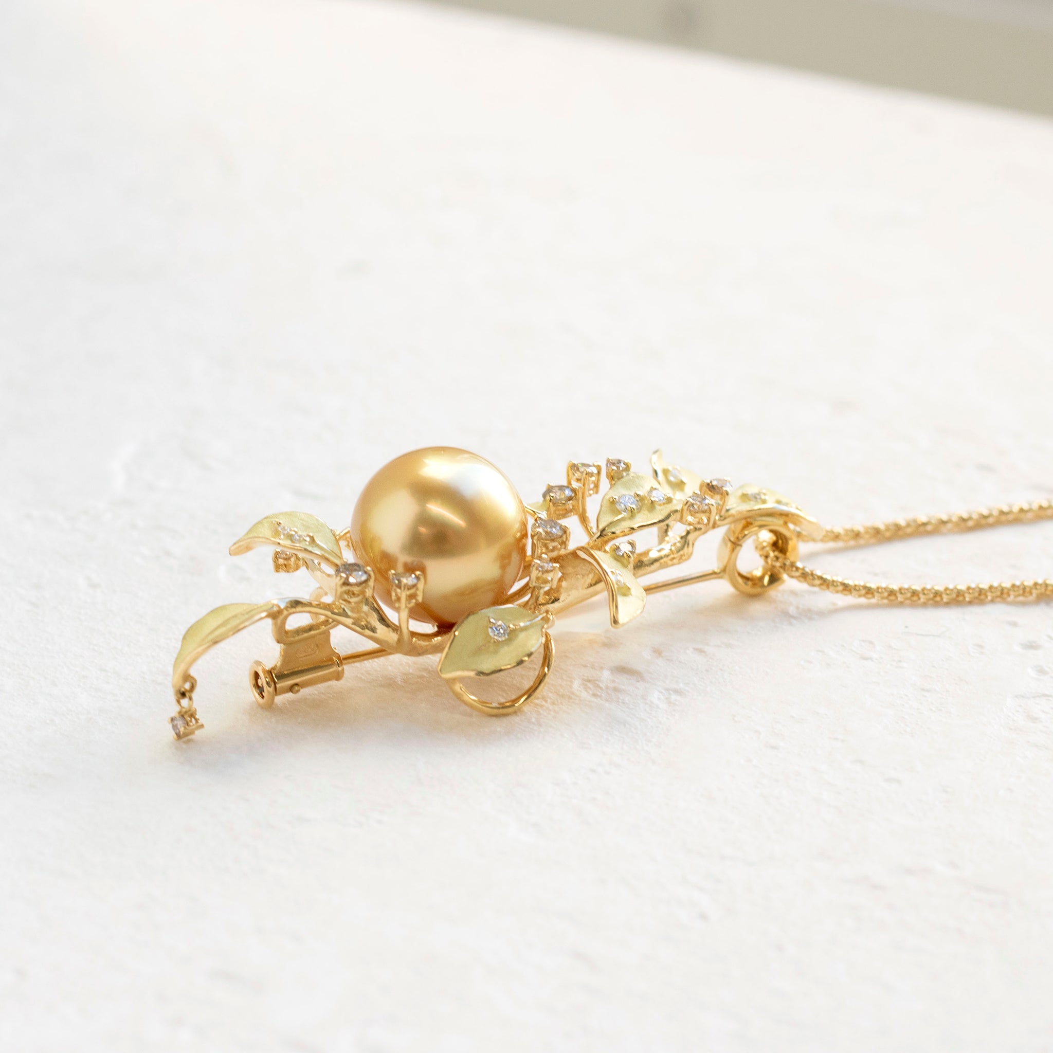 パール/ダイヤモンド K18ネックレス(白蝶真珠/13mm/リーフモチーフ/6月誕生石/鑑別書付)《25H00601》