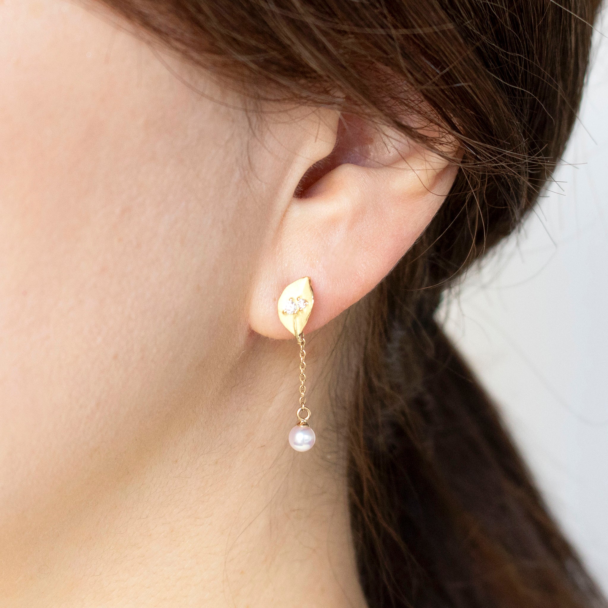 パール/ダイヤモンド K18ピアス(アコヤ真珠/4mm/リーフモチーフ/6月誕生石/鑑別書付)《25H00603》
