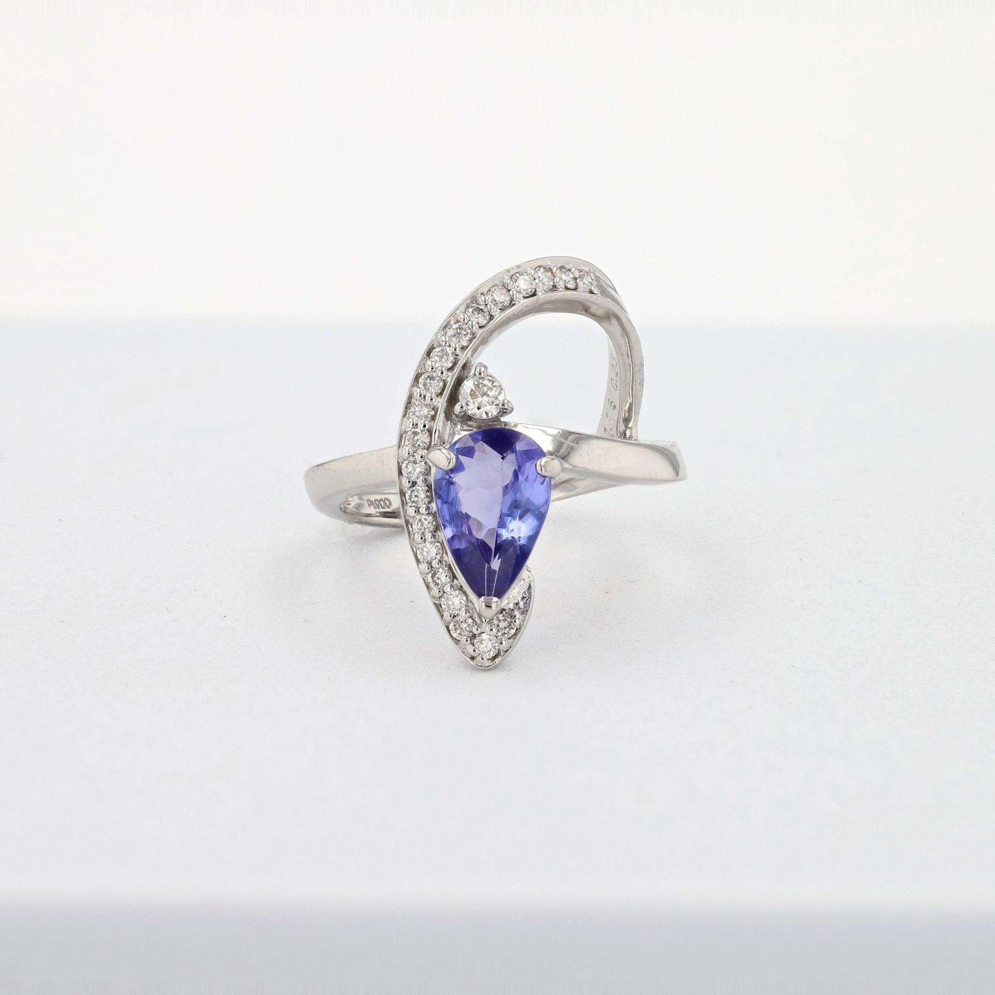 タンザナイト/ダイヤモンド プラチナリング(1.0カラット/ペアシェイプ/12月誕生石/鑑別書付)《25H00607》