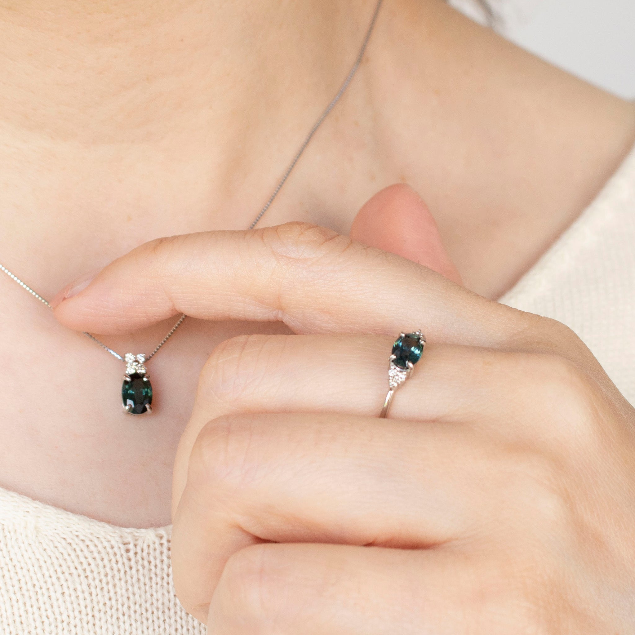 ティールサファイア/ダイヤモンド プラチナリング(非加熱/9月誕生石/鑑別書付)《25H00702》