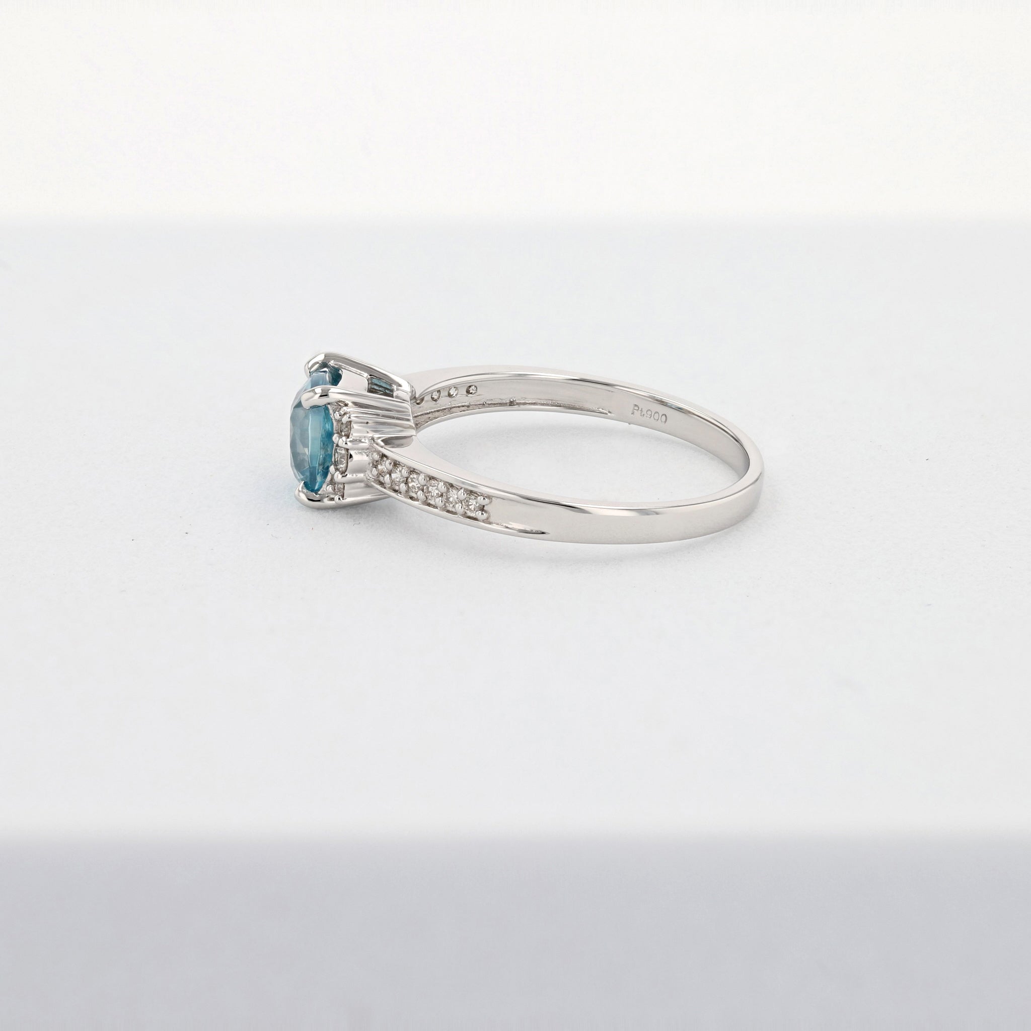 ブルージルコン プラチナリング(1.0カラット)《25H00808》