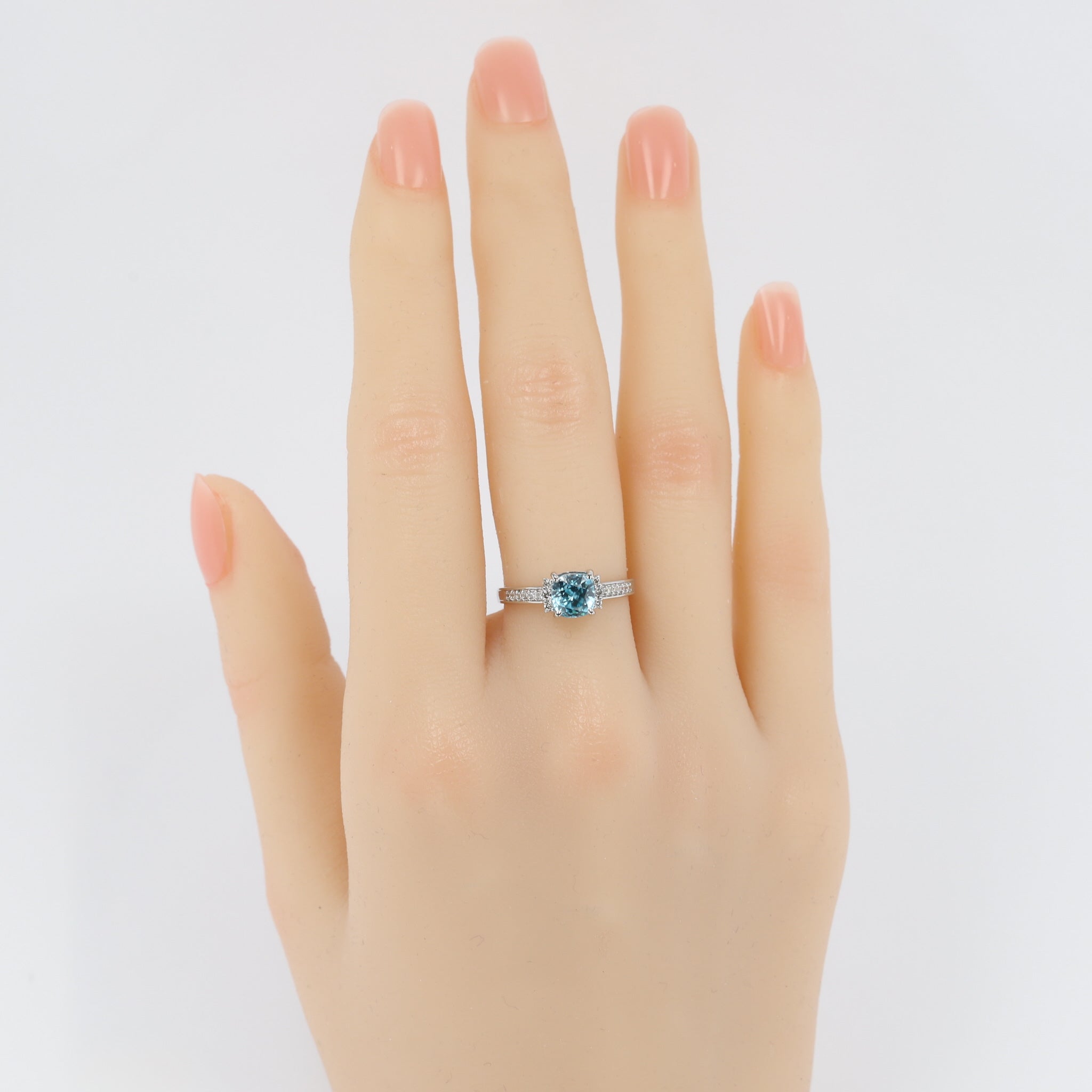 ブルージルコン プラチナリング(1.0カラット)《25H00808》