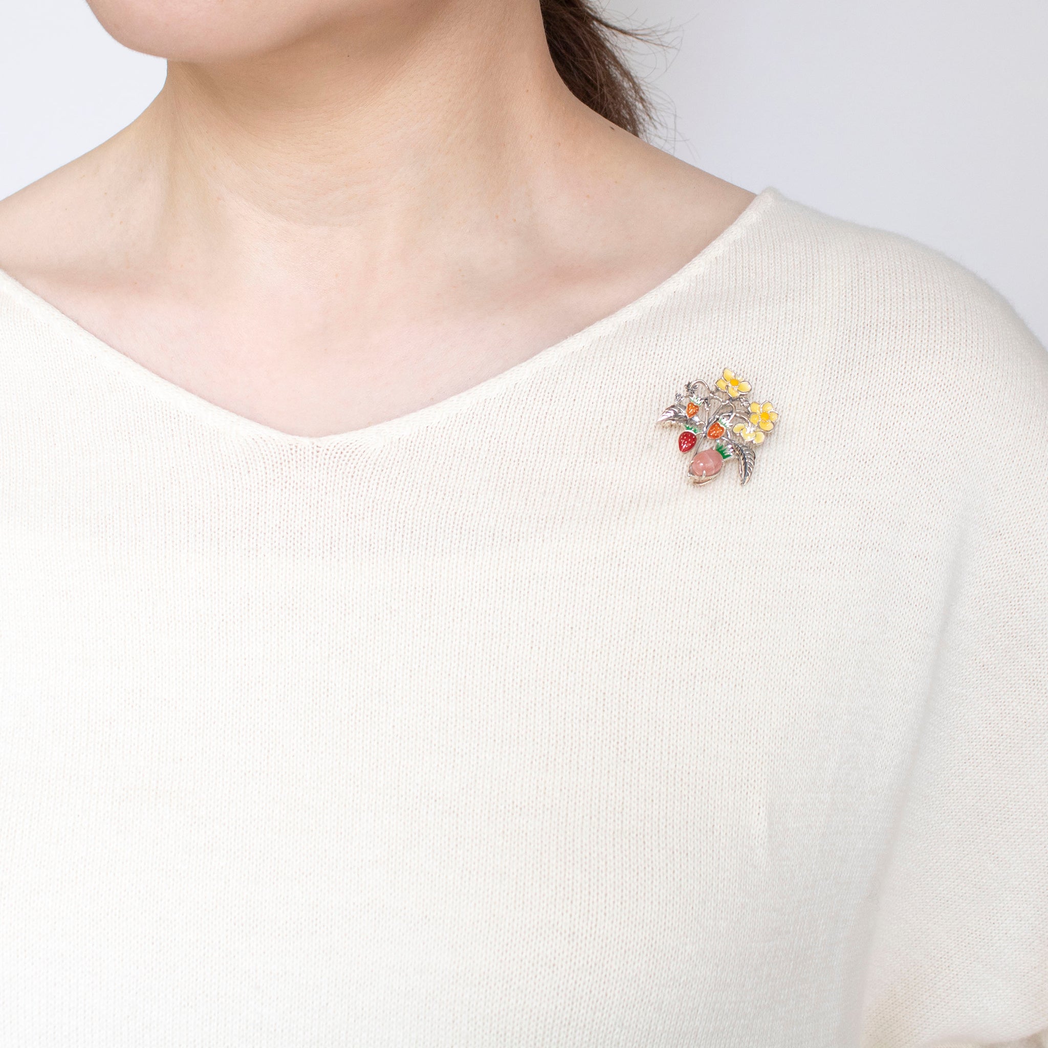 エナメル/ロードクロサイト シルバーブローチ兼ペンダントトップ(イチゴモチーフ)《25H01003》