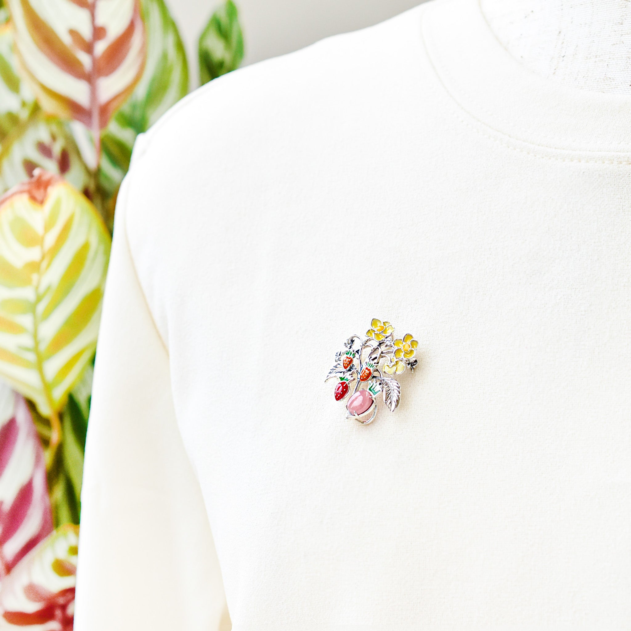 エナメル/ロードクロサイト シルバーブローチ兼ペンダントトップ(イチゴモチーフ)《25H01003》