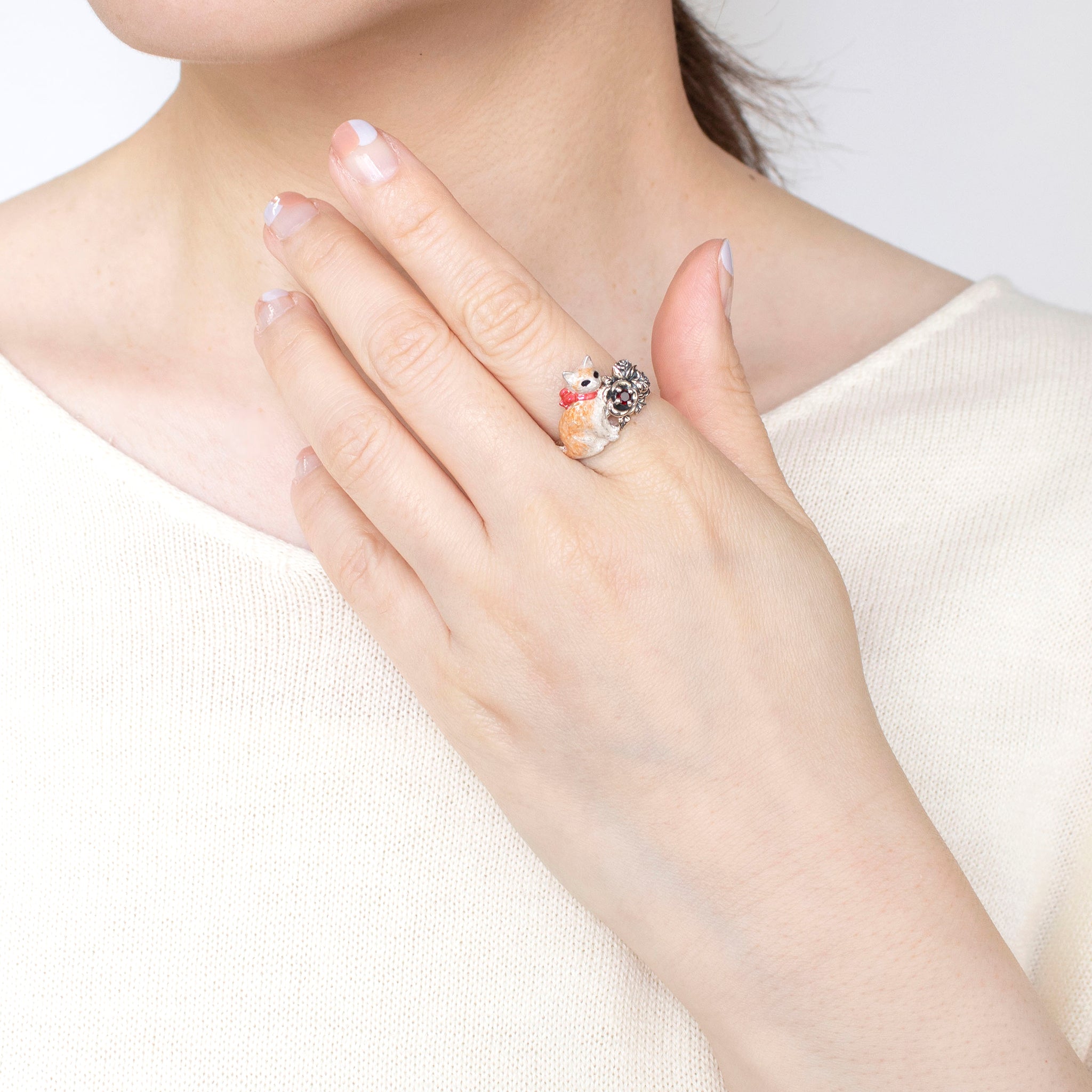 エナメル/ガーネット シルバーリング(ネコモチーフ)《25H01006》