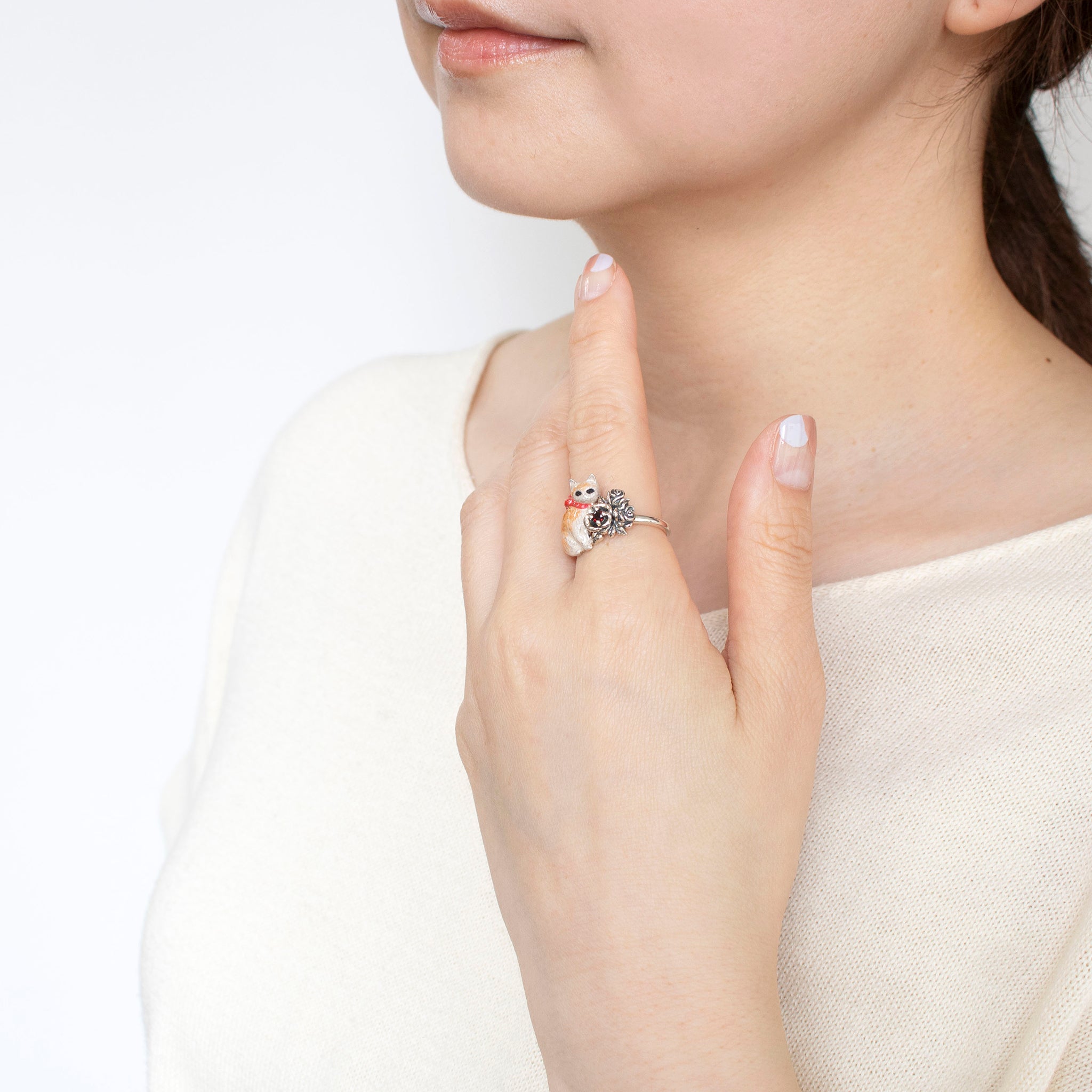 エナメル/ガーネット シルバーリング(ネコモチーフ)《25H01006》