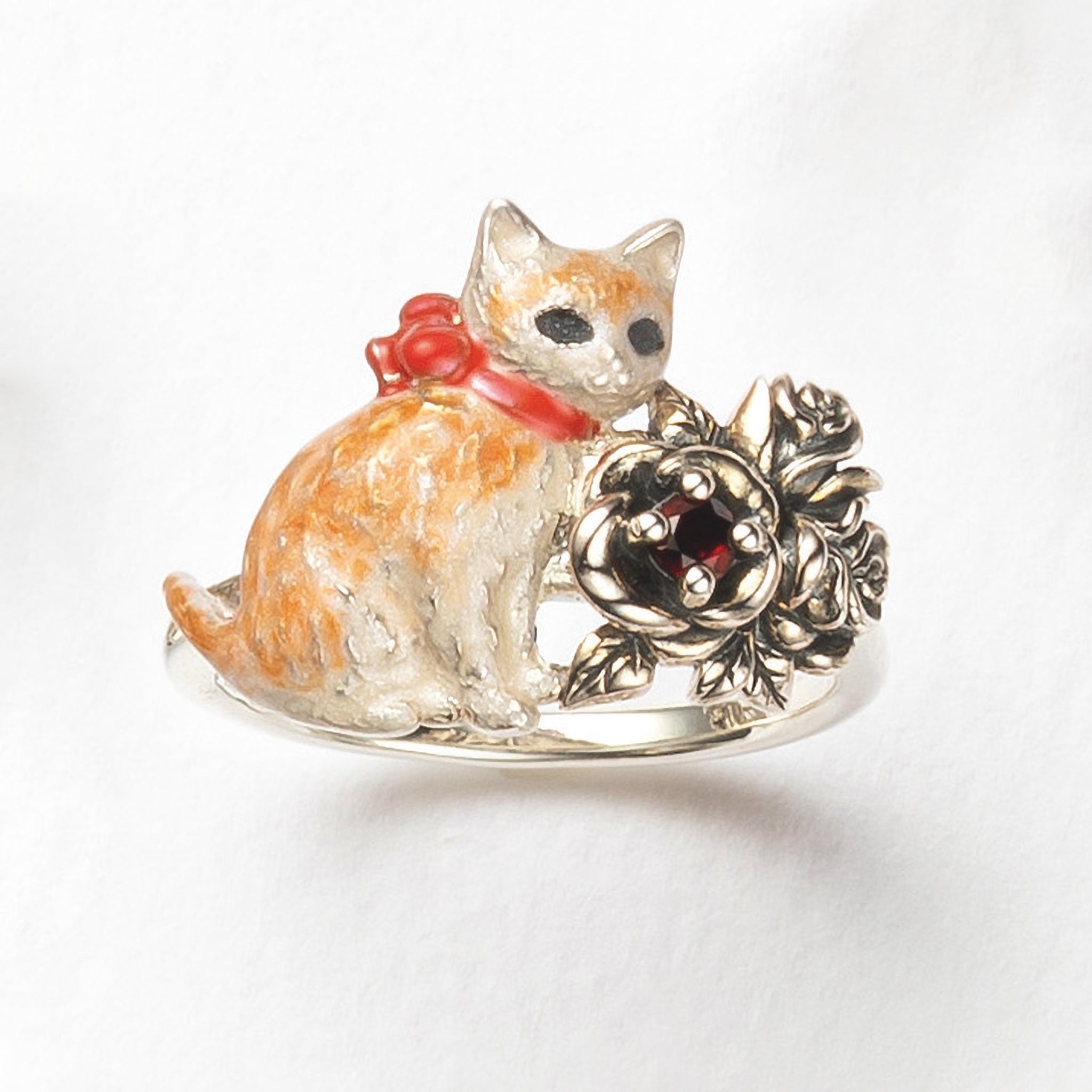 エナメル/ガーネット シルバーリング(ネコモチーフ)《25H01006》