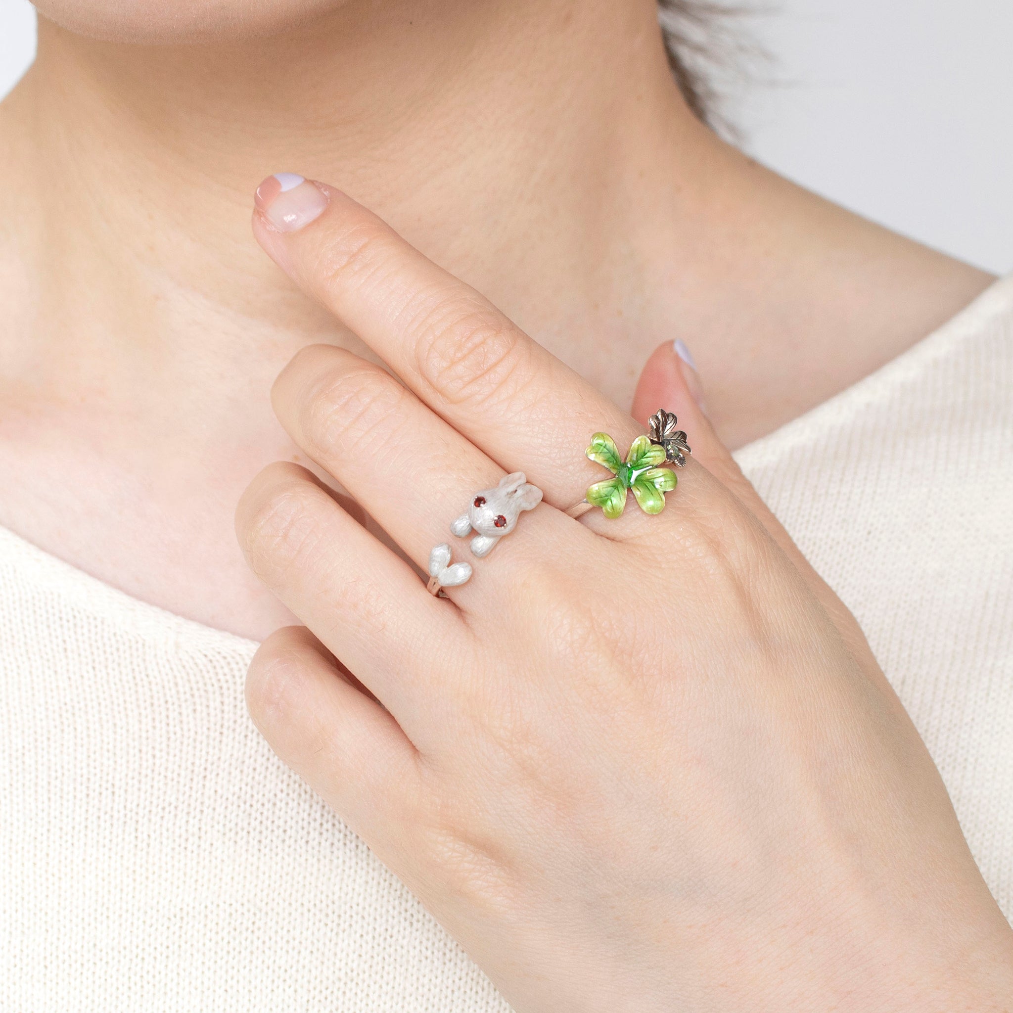 エナメル/ガーネット シルバーリング2本セット(ウサギモチーフ)《25H01007》