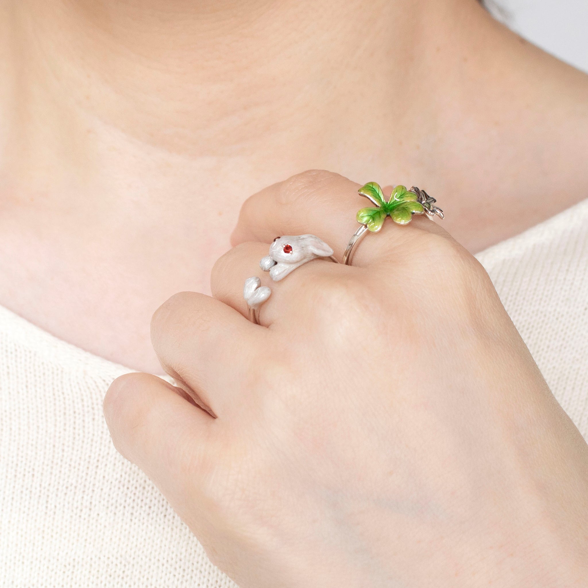 エナメル/ガーネット シルバーリング2本セット(ウサギモチーフ)《25H01007》