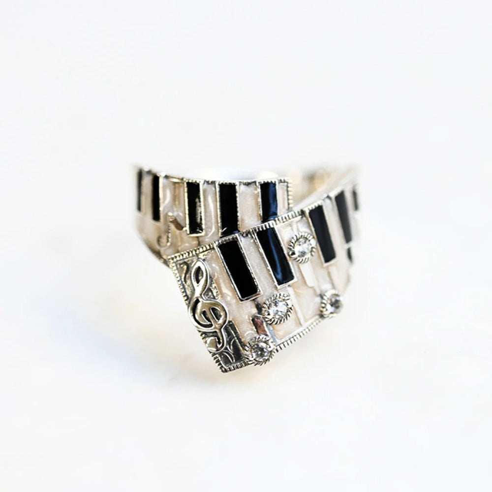 エナメル/ホワイトトパーズ シルバーリング(ピアノの鍵盤モチーフ)《25H01010》