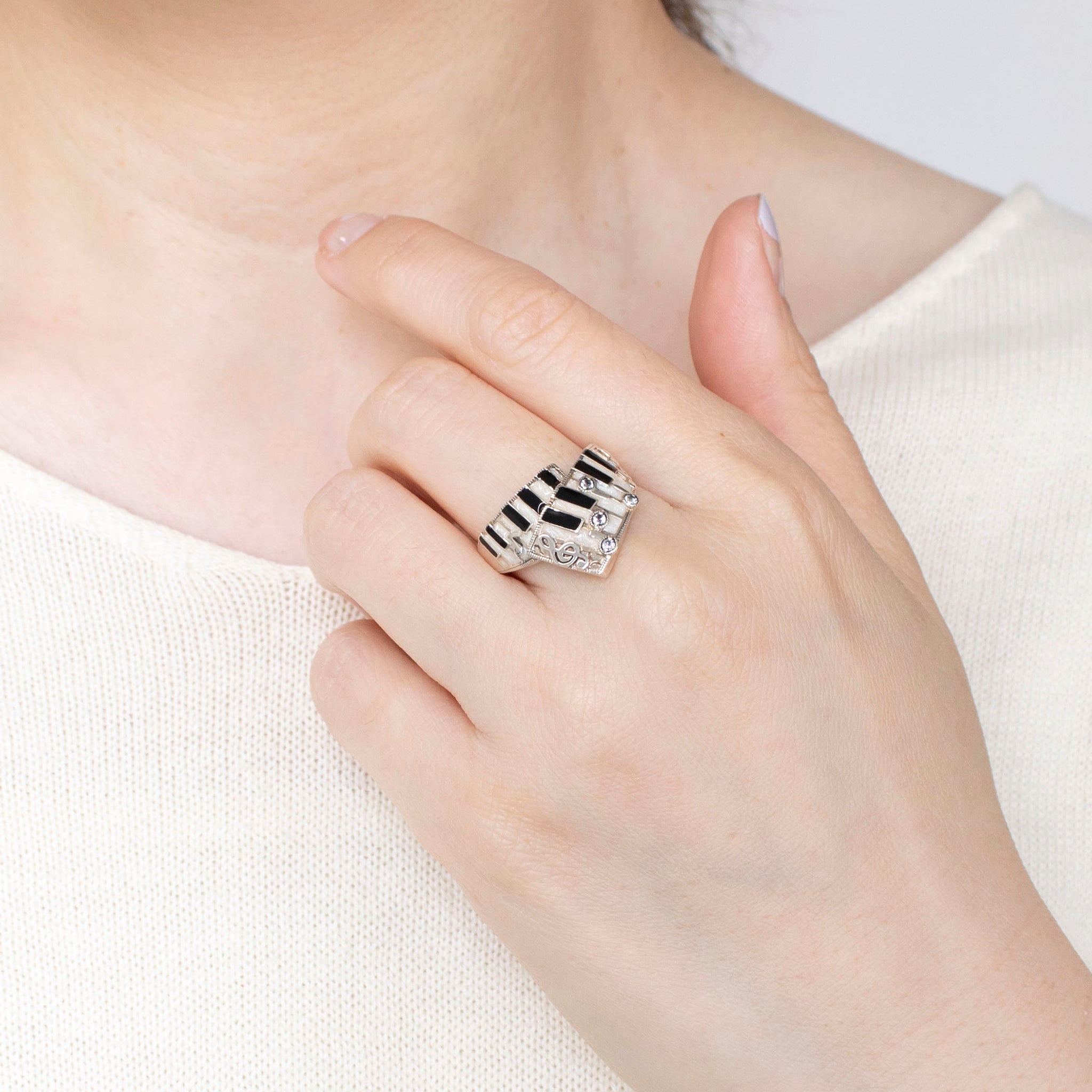 エナメル/ホワイトトパーズ シルバーリング(ピアノの鍵盤モチーフ)《25H01010》