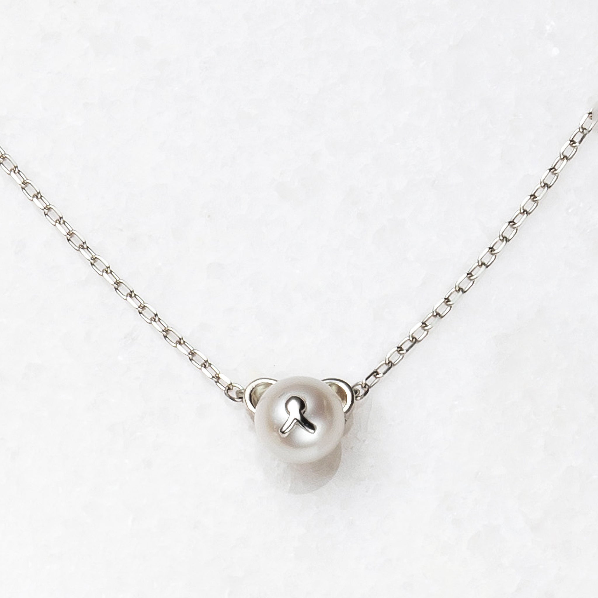 【TIMELESS PEARLY】魚チャームパールカラーネックレス 淡水パールチャーム付きネックレス | Coral Color
