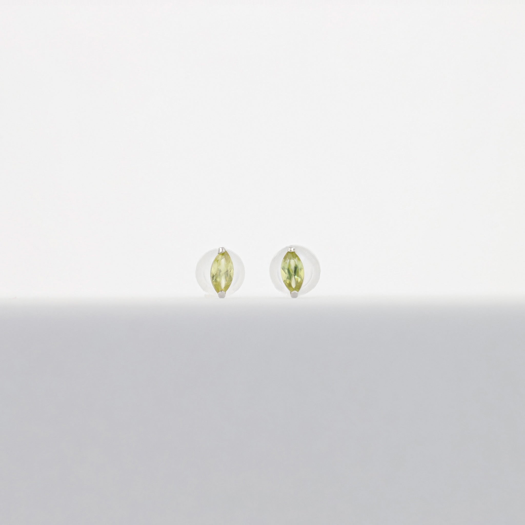 スフェーン プラチナピアス(マーキス/7月誕生石)《25H01206》