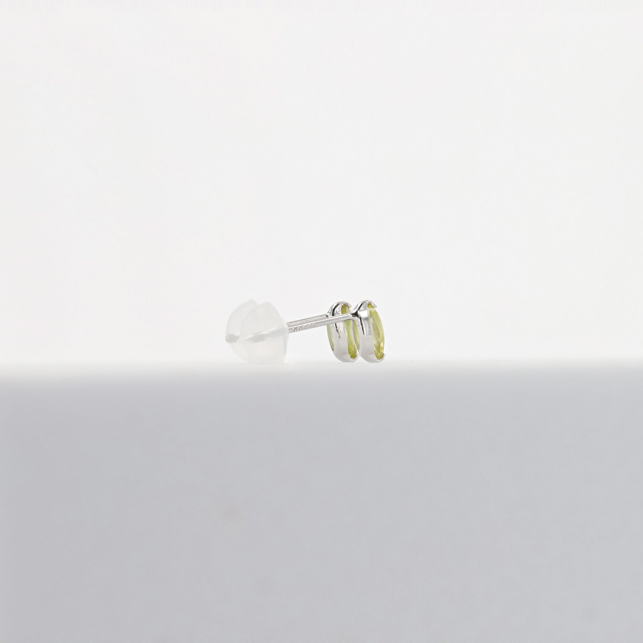 スフェーン プラチナピアス(マーキス/7月誕生石)《25H01206》