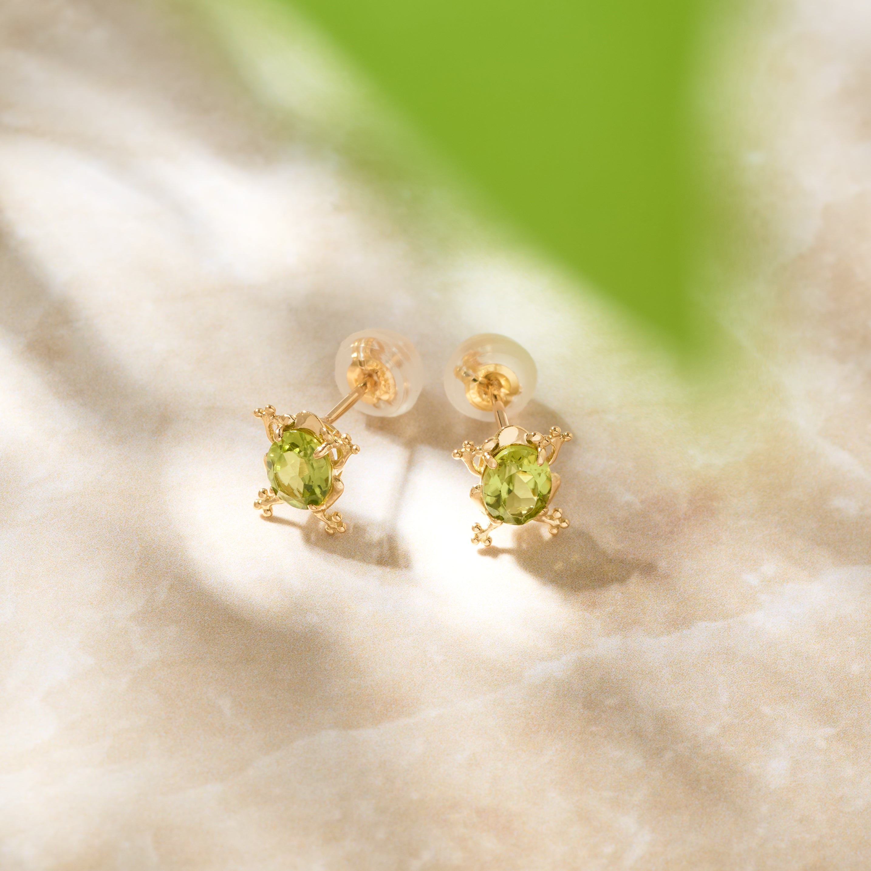【限定10点】ペリドット K18ピアス(カエルモチーフ/8月誕生石)《25H01301》
