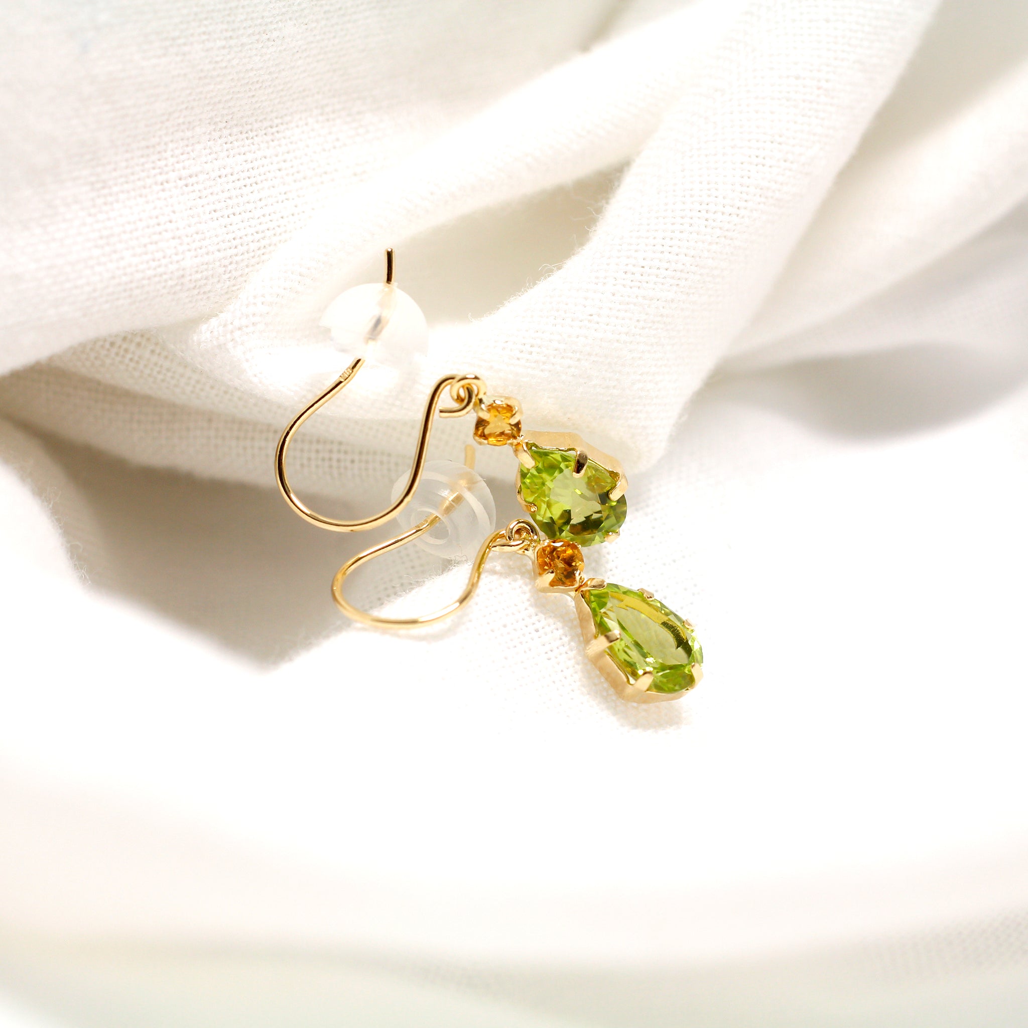 ペリドット/シトリン K18ピアス(ペアシェイプ/8月誕生石)《25H01306》