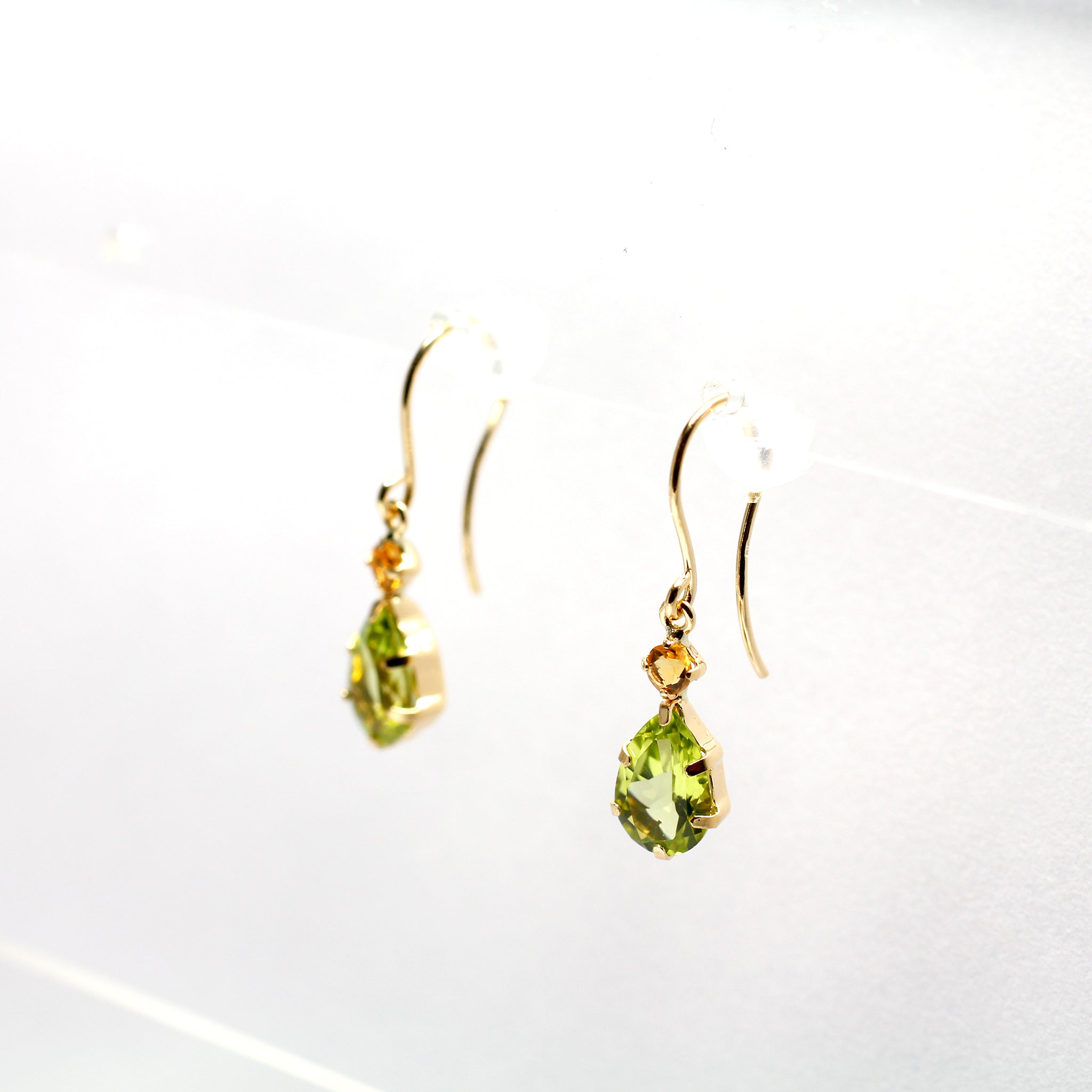 ペリドット/シトリン K18ピアス(ペアシェイプ/8月誕生石)《25H01306》