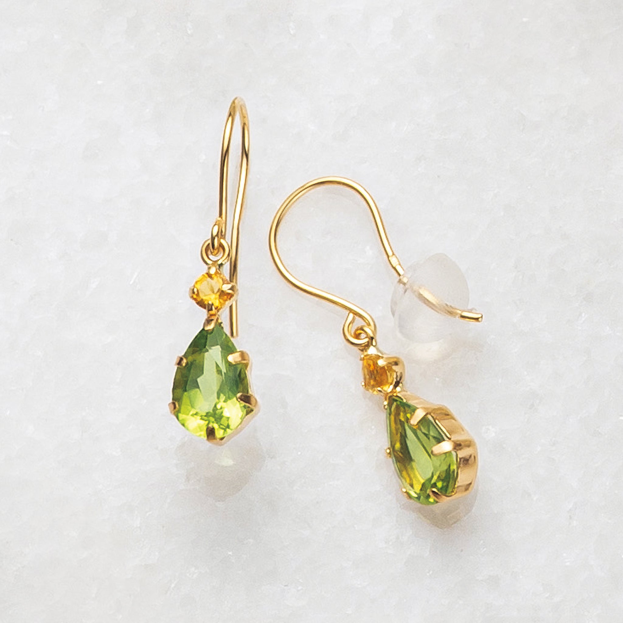 ペリドット/シトリン K18ピアス(ペアシェイプ/8月誕生石)《25H01306》
