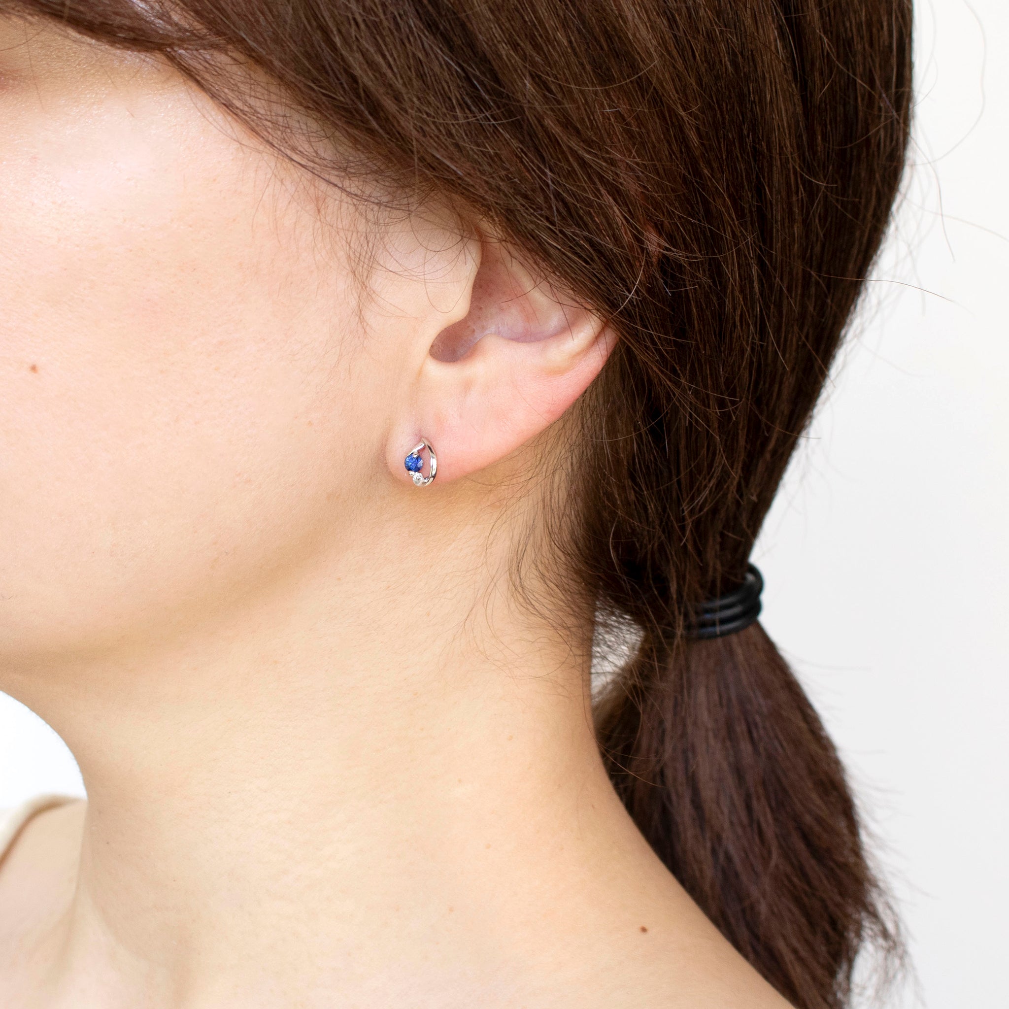 サファイア/ダイヤモンド プラチナピアス(9月誕生石)《25H01309》