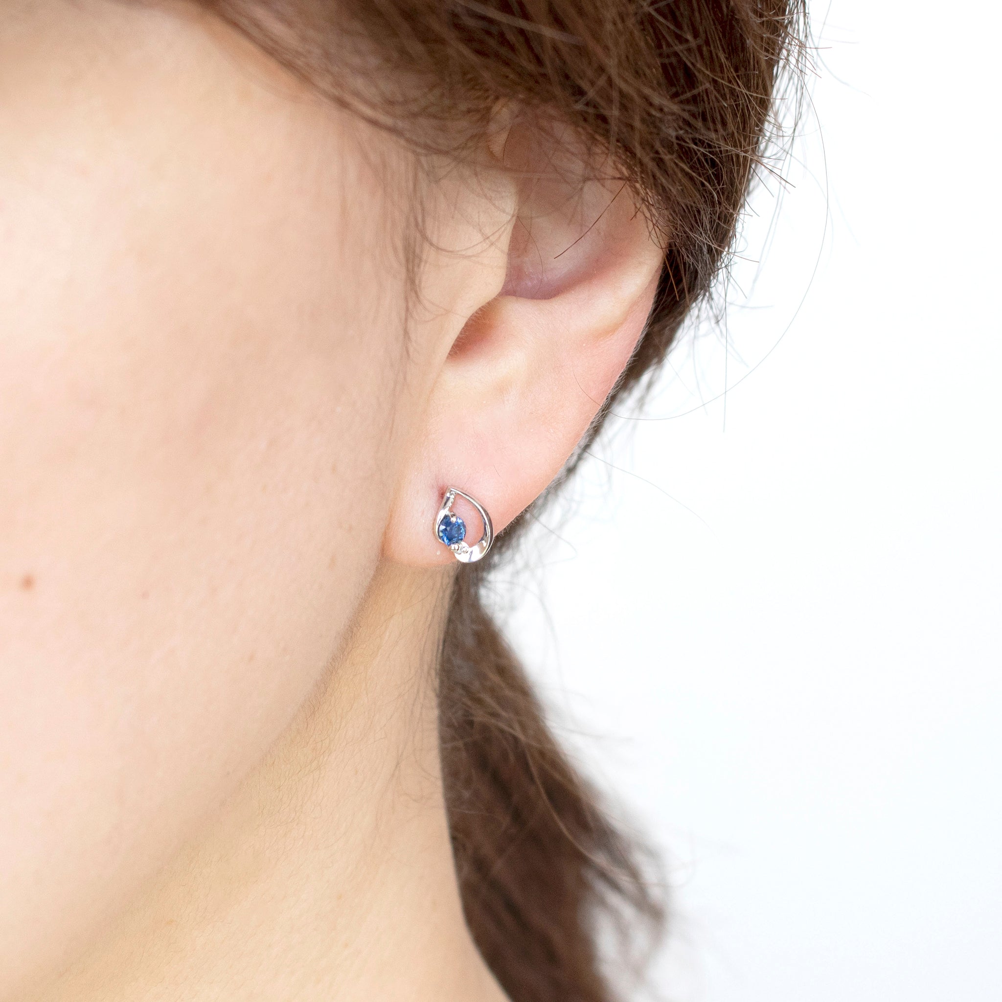 サファイア/ダイヤモンド プラチナピアス(9月誕生石)《25H01309》