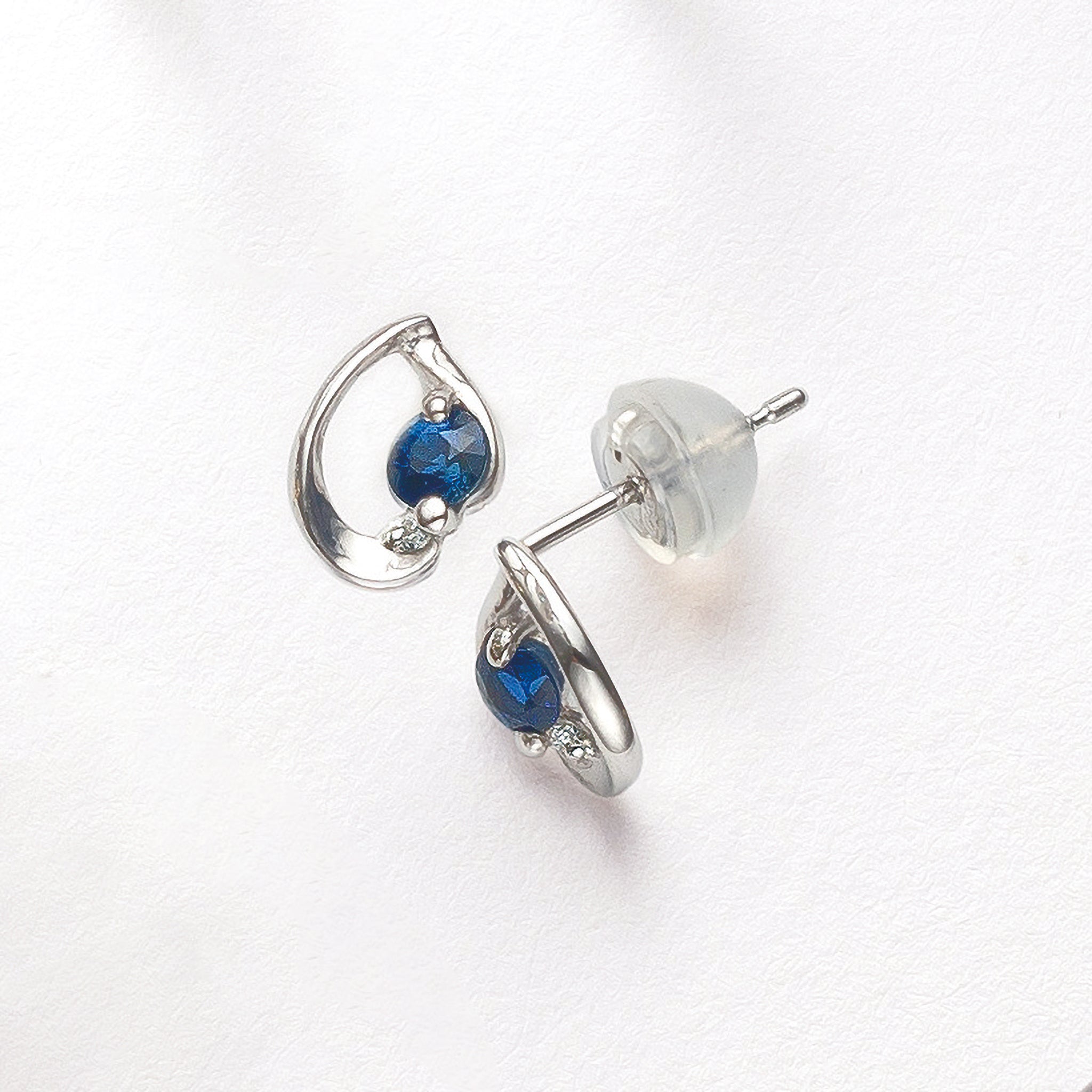 サファイア/ダイヤモンド プラチナピアス(9月誕生石)《25H01309》