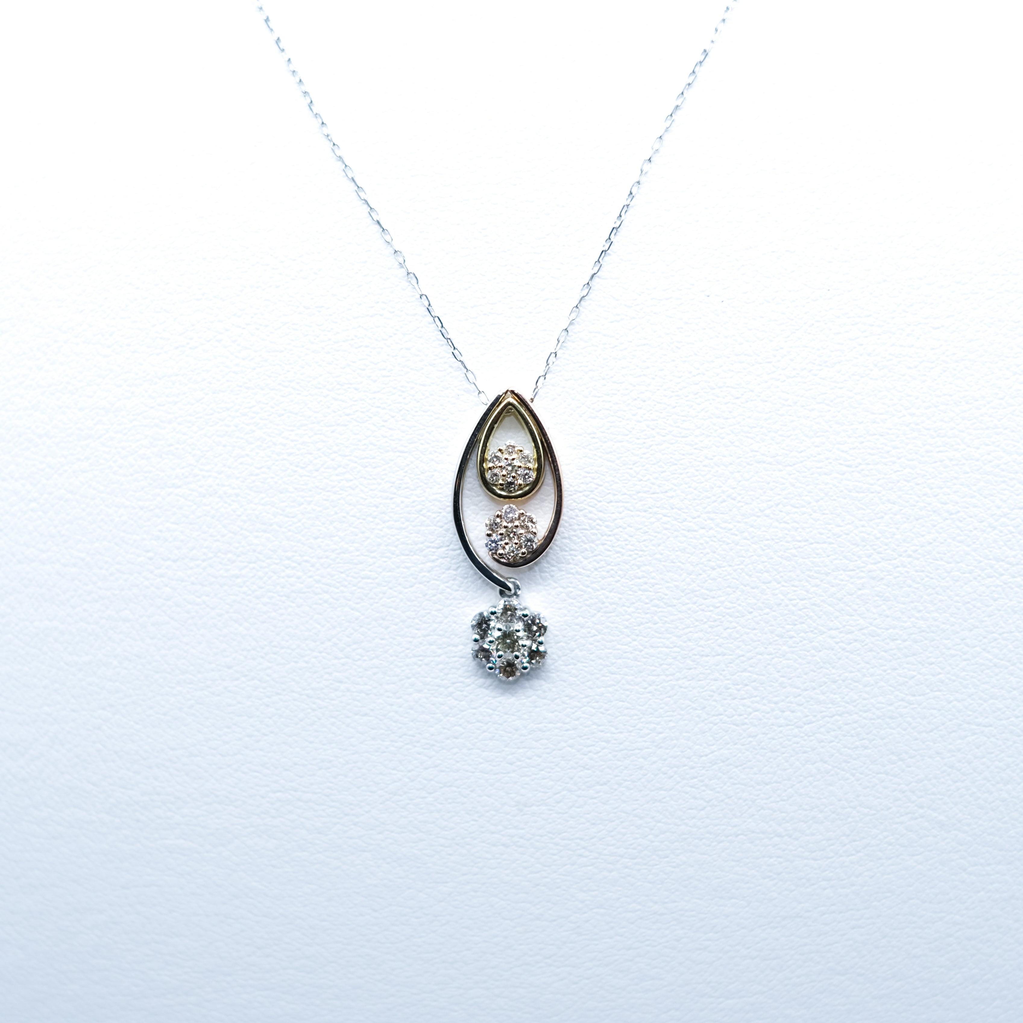 ダイヤモンド K18/プラチナネックレス(フラワーモチーフ/スリーカラー/4月誕生石)《25H01403》