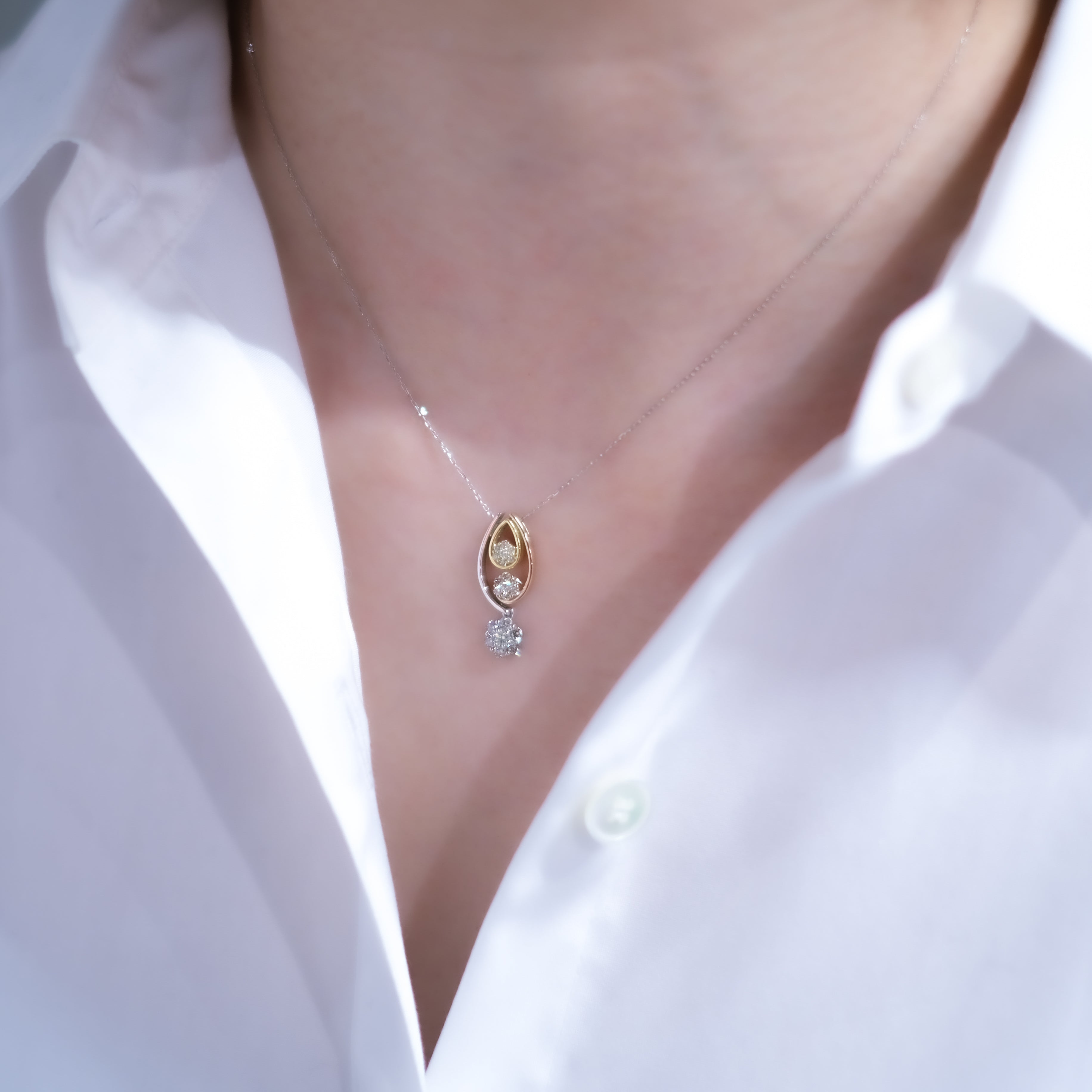 ダイヤモンド K18/プラチナネックレス(フラワーモチーフ/スリーカラー/4月誕生石)《25H01403》