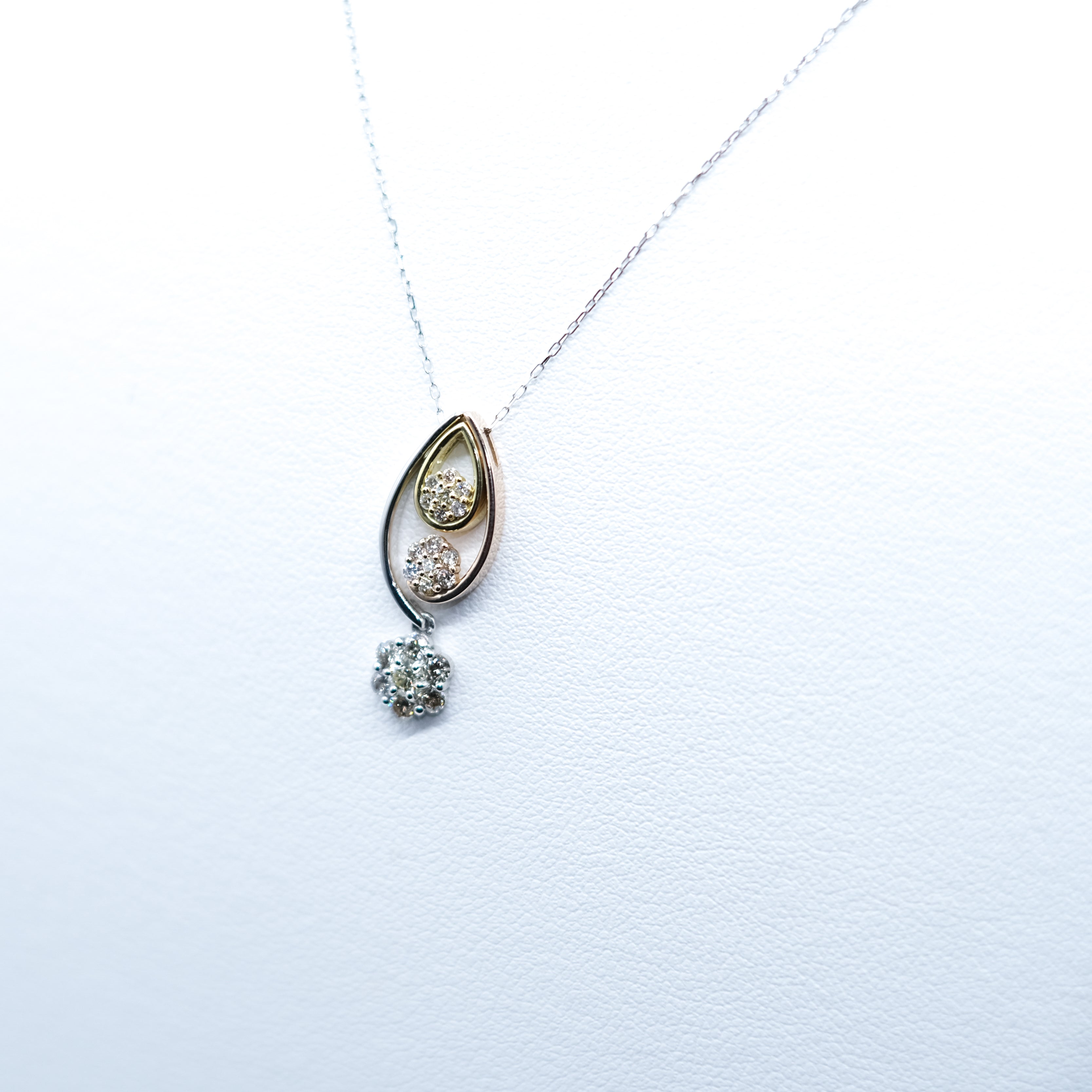 ダイヤモンド K18/プラチナネックレス(フラワーモチーフ/スリーカラー/4月誕生石)《25H01403》