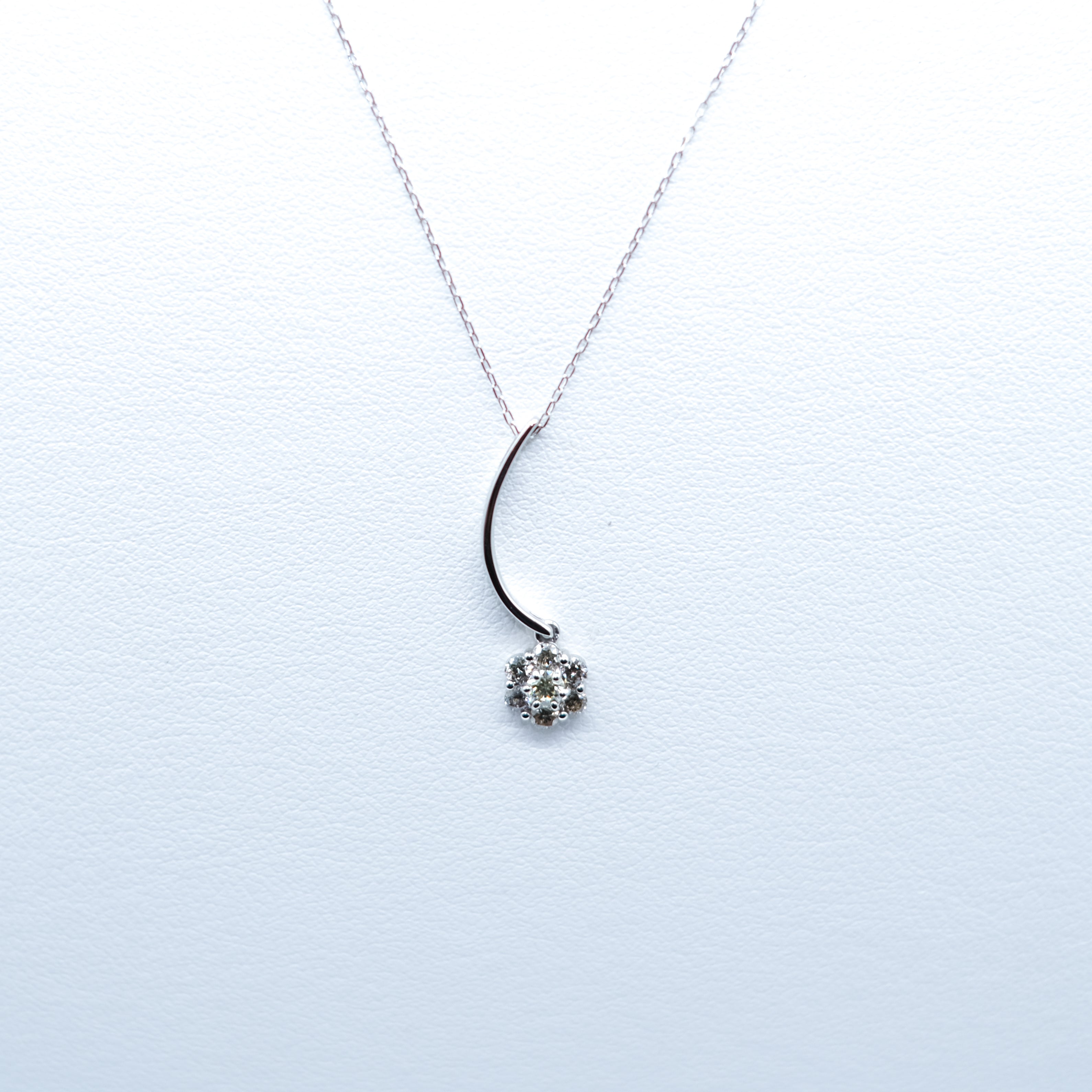 ダイヤモンド K18/プラチナネックレス(フラワーモチーフ/スリーカラー/4月誕生石)《25H01403》