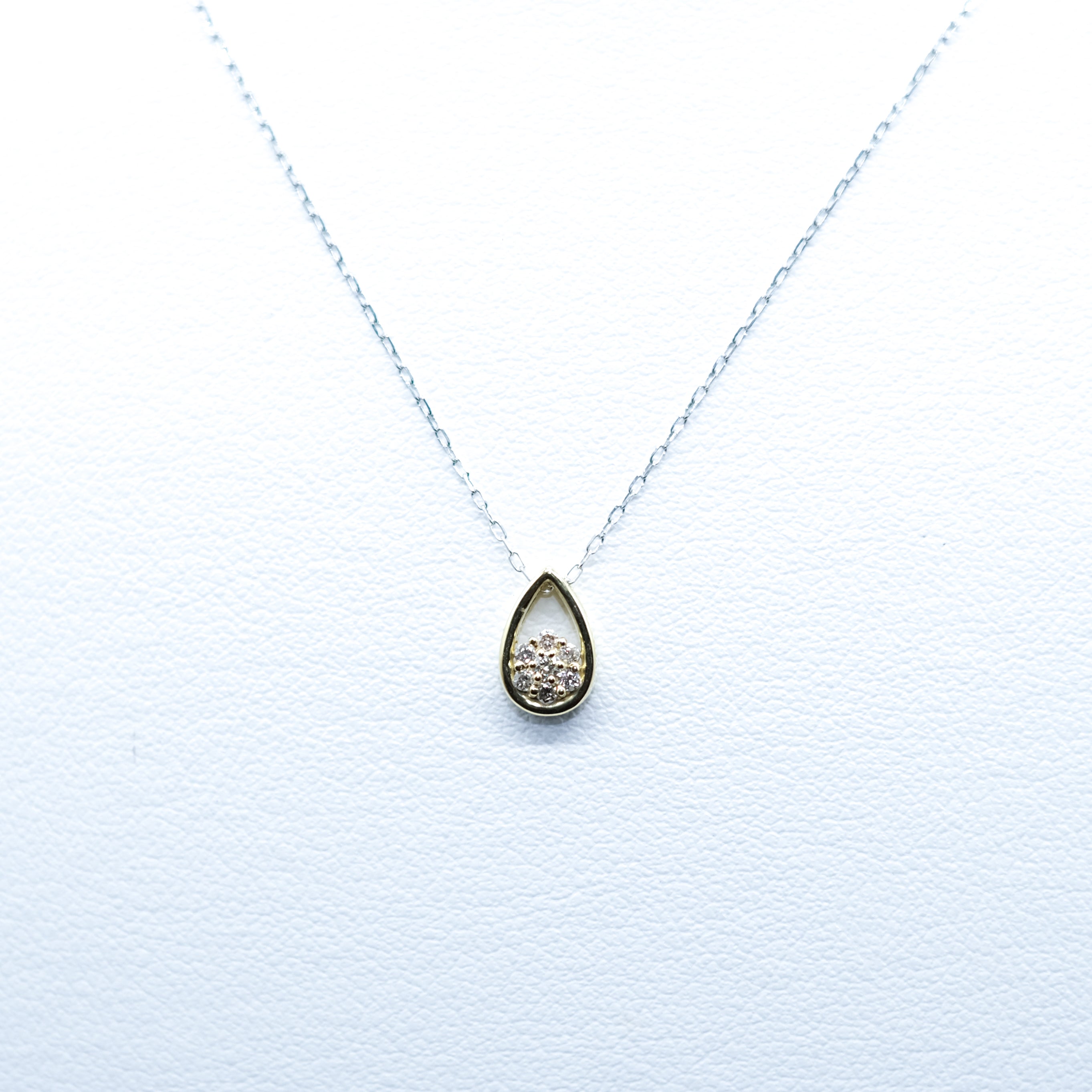 ダイヤモンド K18/プラチナネックレス(フラワーモチーフ/スリーカラー/4月誕生石)《25H01403》