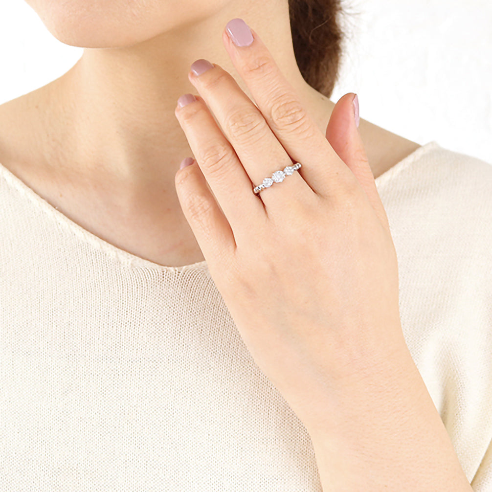 ダイヤモンド プラチナリング(フリーサイズ/フラワーモチーフ/4月誕生石)《25H01406》