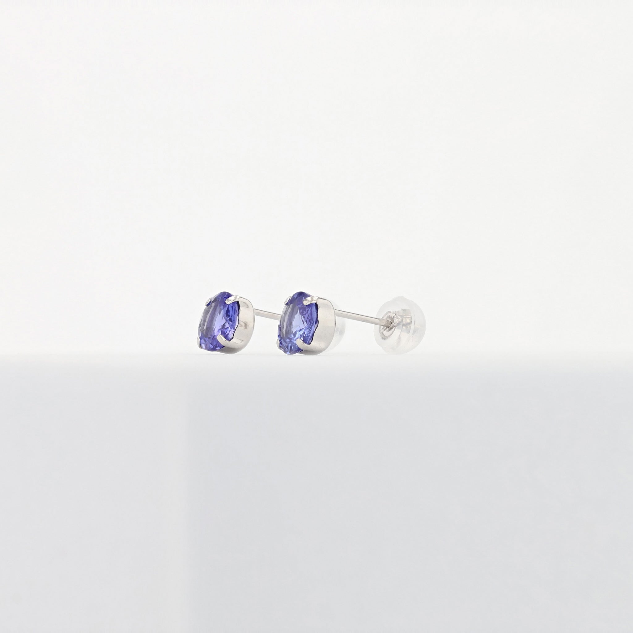 タンザナイト プラチナピアス(12月誕生石)《25H01604》