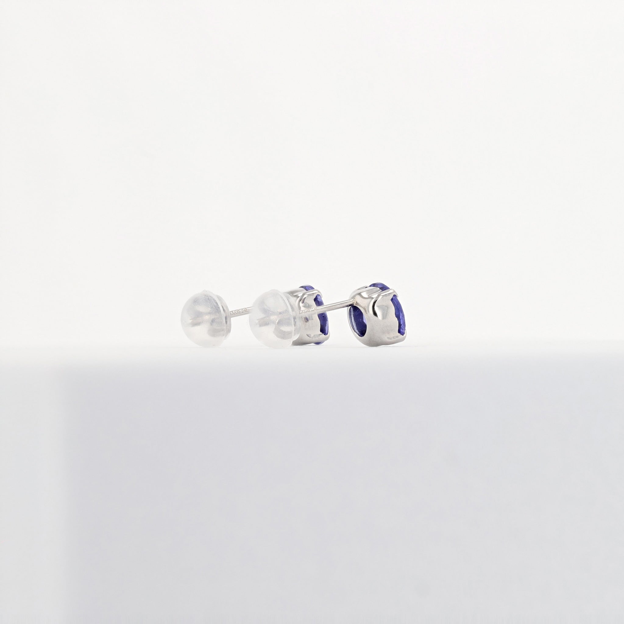 タンザナイト プラチナピアス(12月誕生石)《25H01604》