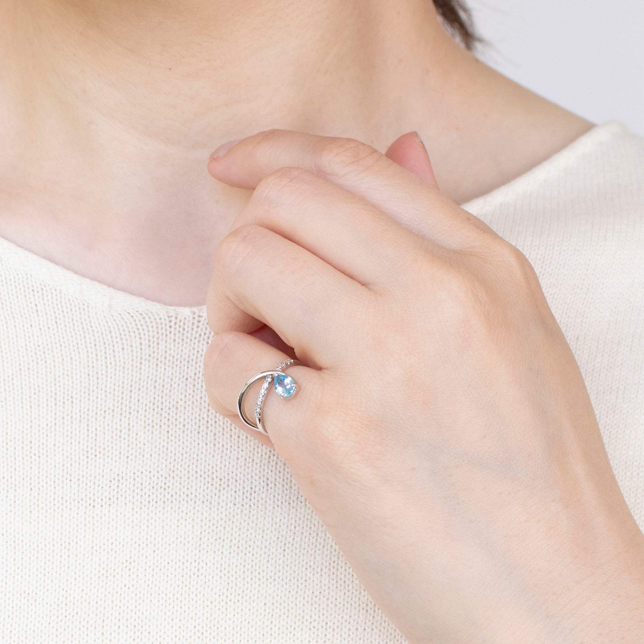 ブルートパーズ/ダイヤモンド プラチナピンキーリング(ペアシェイプ/11月誕生石)《25H01608》