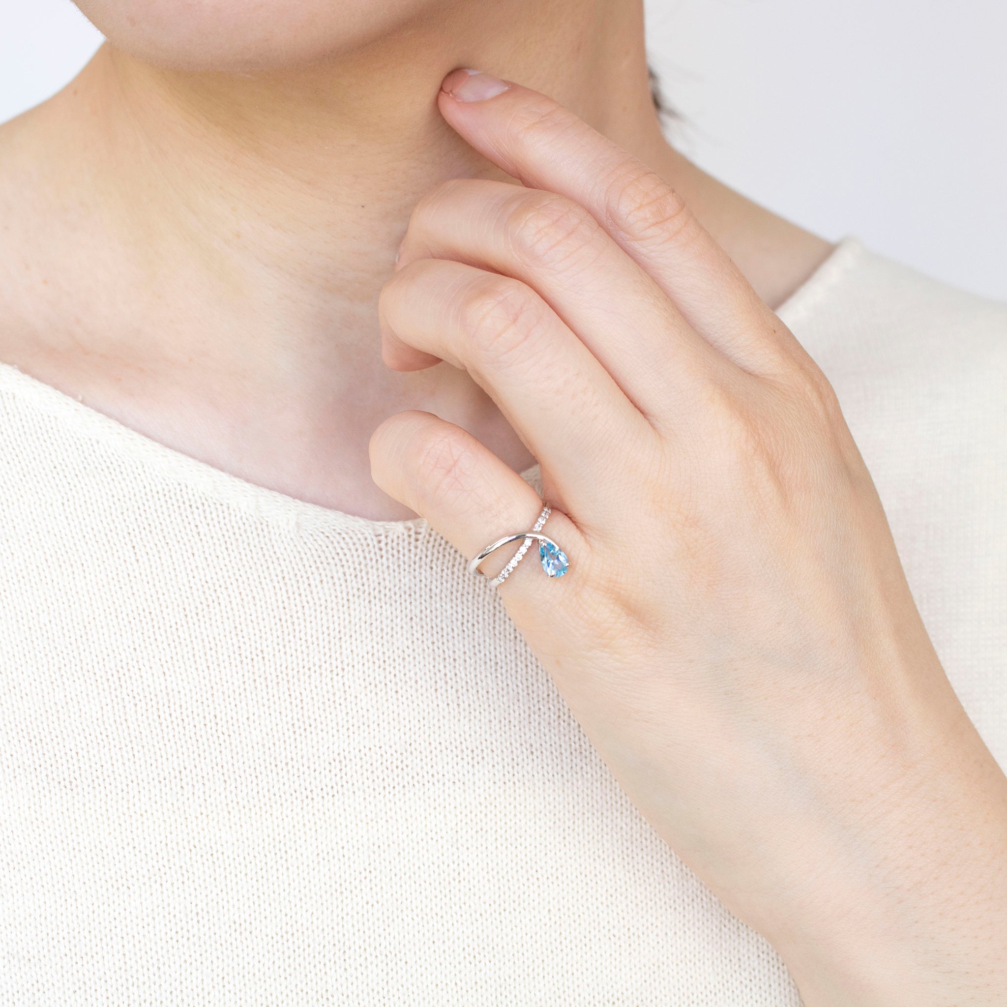 ブルートパーズ/ダイヤモンド プラチナピンキーリング(ペアシェイプ/11月誕生石)《25H01608》