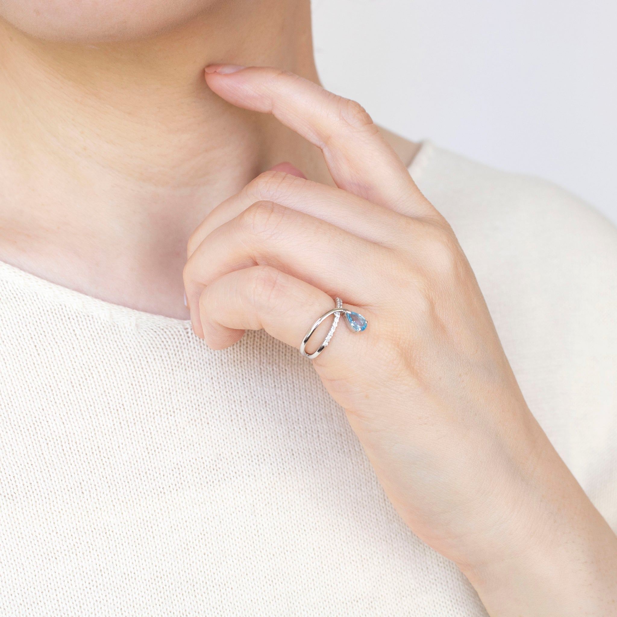 ブルートパーズ/ダイヤモンド プラチナピンキーリング(ペアシェイプ/11月誕生石)《25H01608》